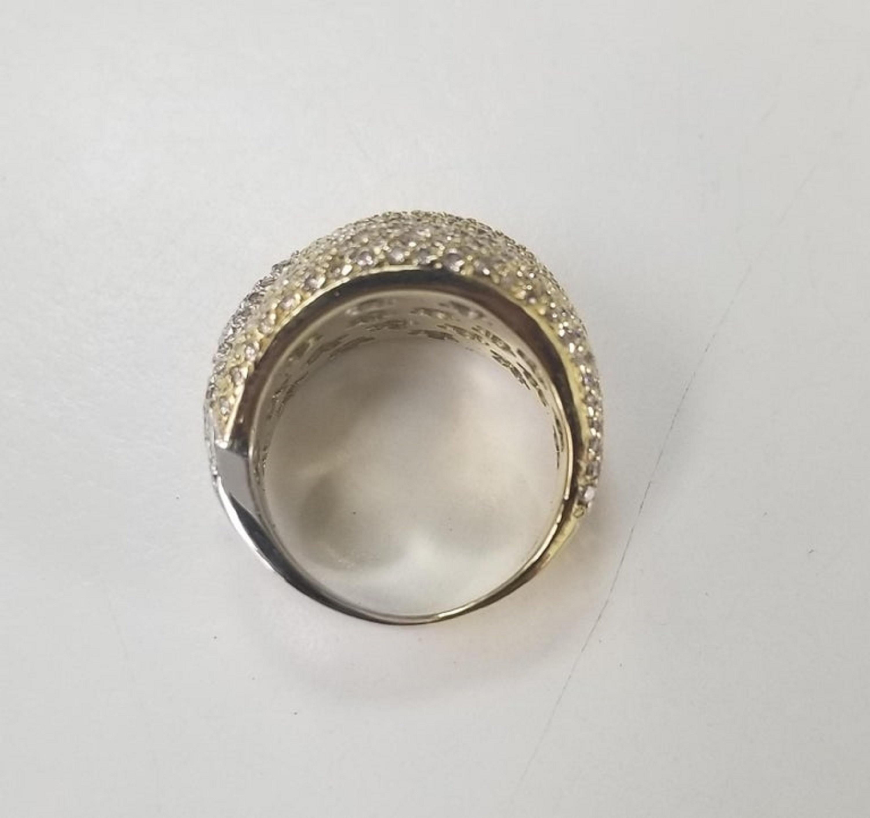 18 Karat 2-Tone 4.15 Carat Diamond Pave' Ring In Excellent Condition For Sale In Los Angeles, CA