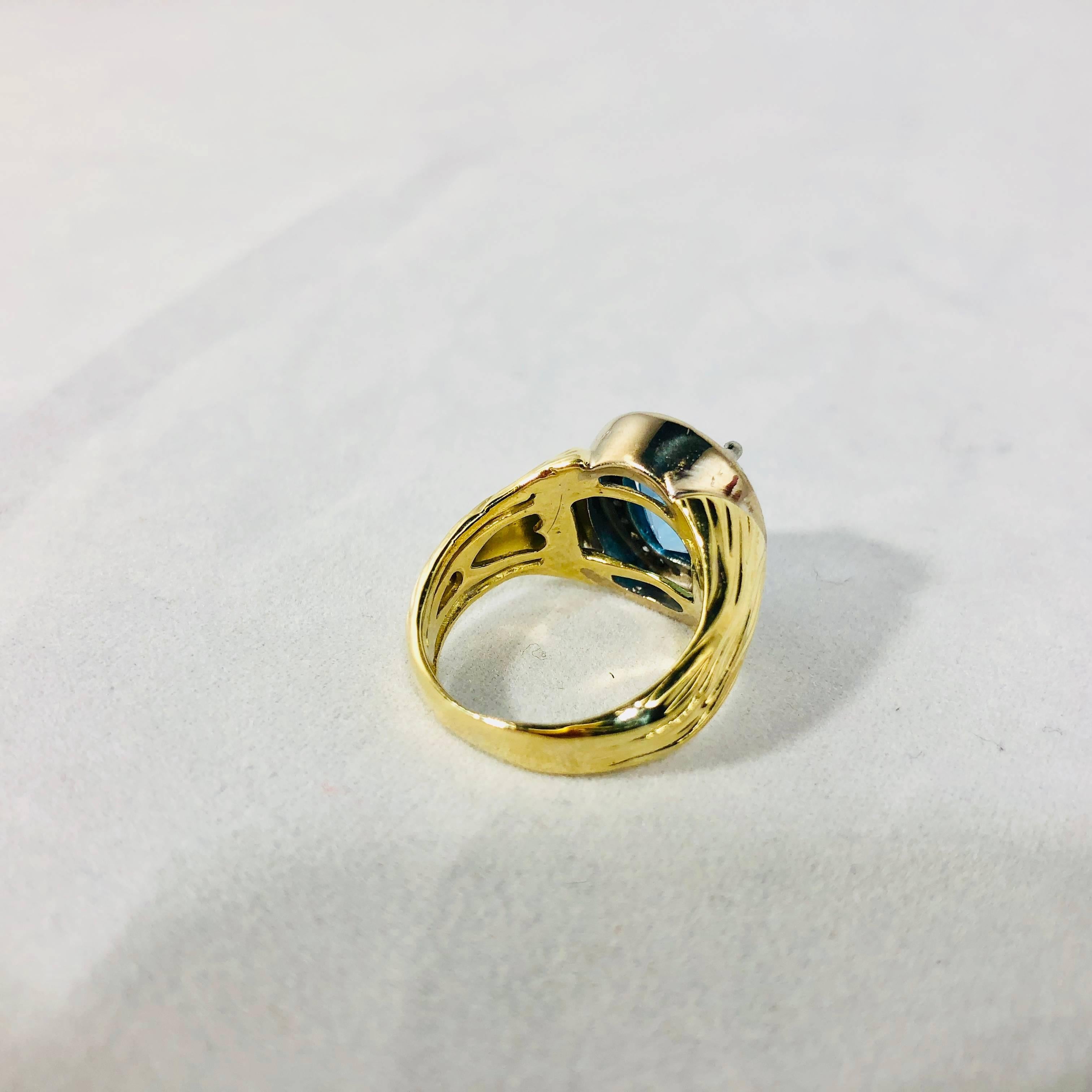 18 Karat Two-Tone Yellow and White Gold Blue Topaz and Diamond Cocktail Ring In Good Condition In Mansfield, OH