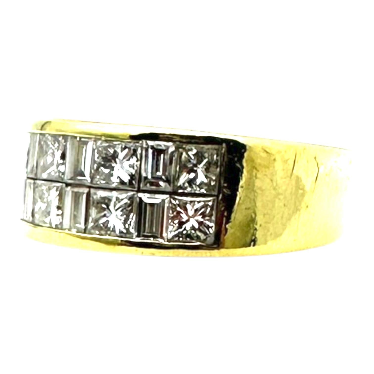 18 karat 2.50 carat two-row princess diamond band VS quality in vendita 5