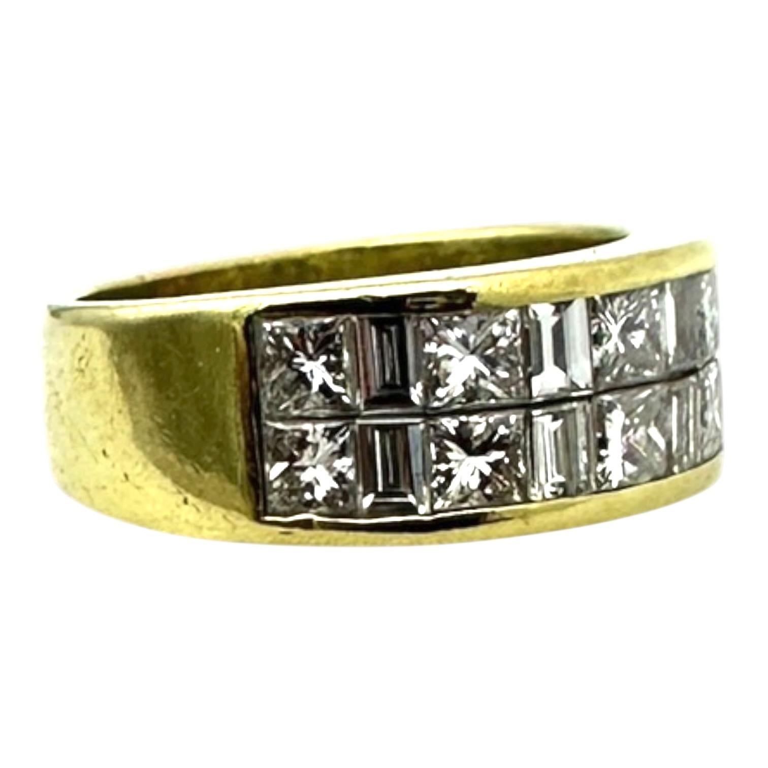 18 karat 2.50 carat two-row princess diamond band VS quality in vendita 6