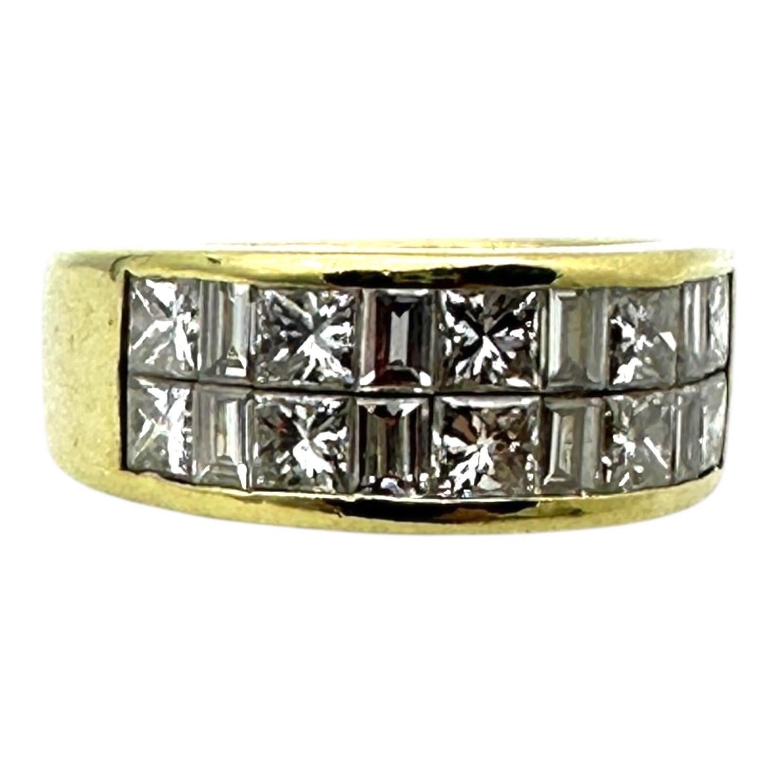 Taglio princess 18 karat 2.50 carat two-row princess diamond band VS quality in vendita