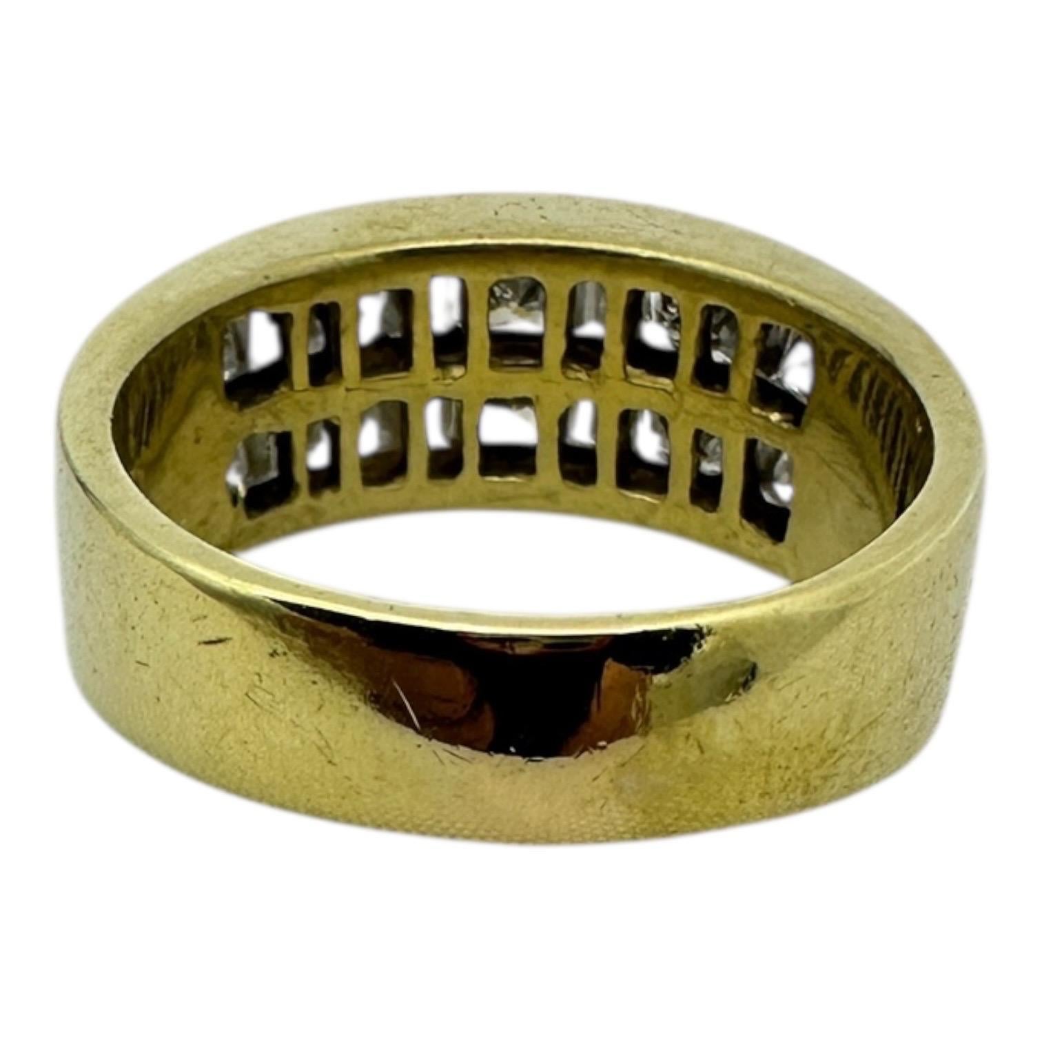 18 karat 2.50 carat two-row princess diamond band VS quality In condizioni buone in vendita a Laguna Hills, CA