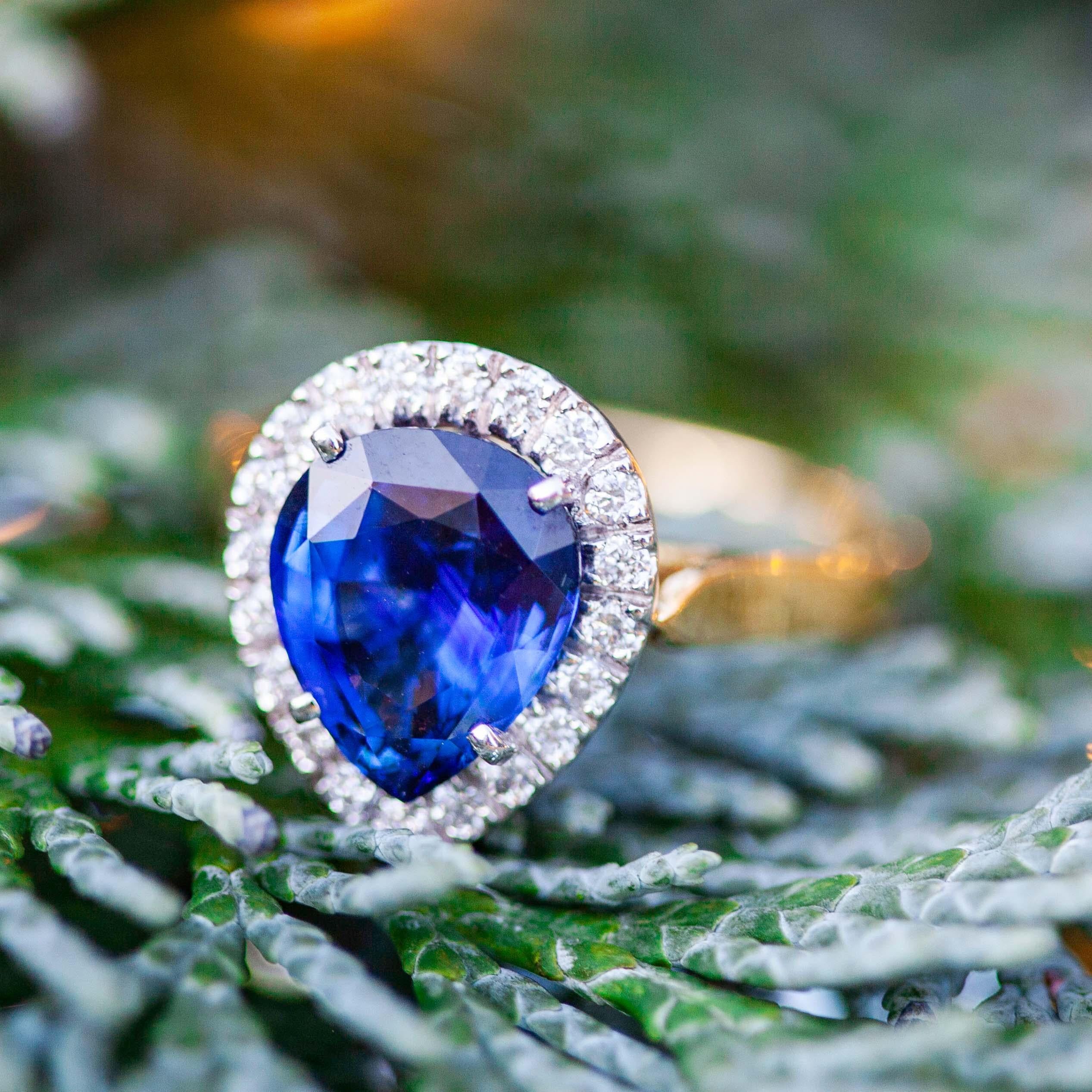 Sri Lanka No Heat 3.85 Carat Sapphire and Diamond Cluster Ring For Sale ...