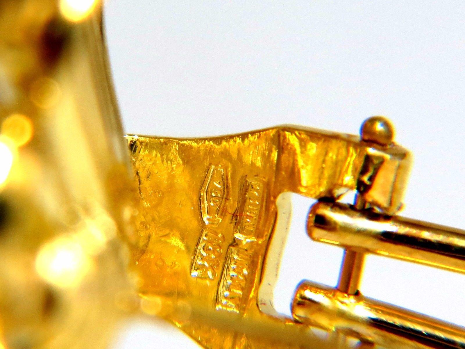 18 Karat 3D Hobo Chick Retro Clip Earrings In New Condition For Sale In New York, NY