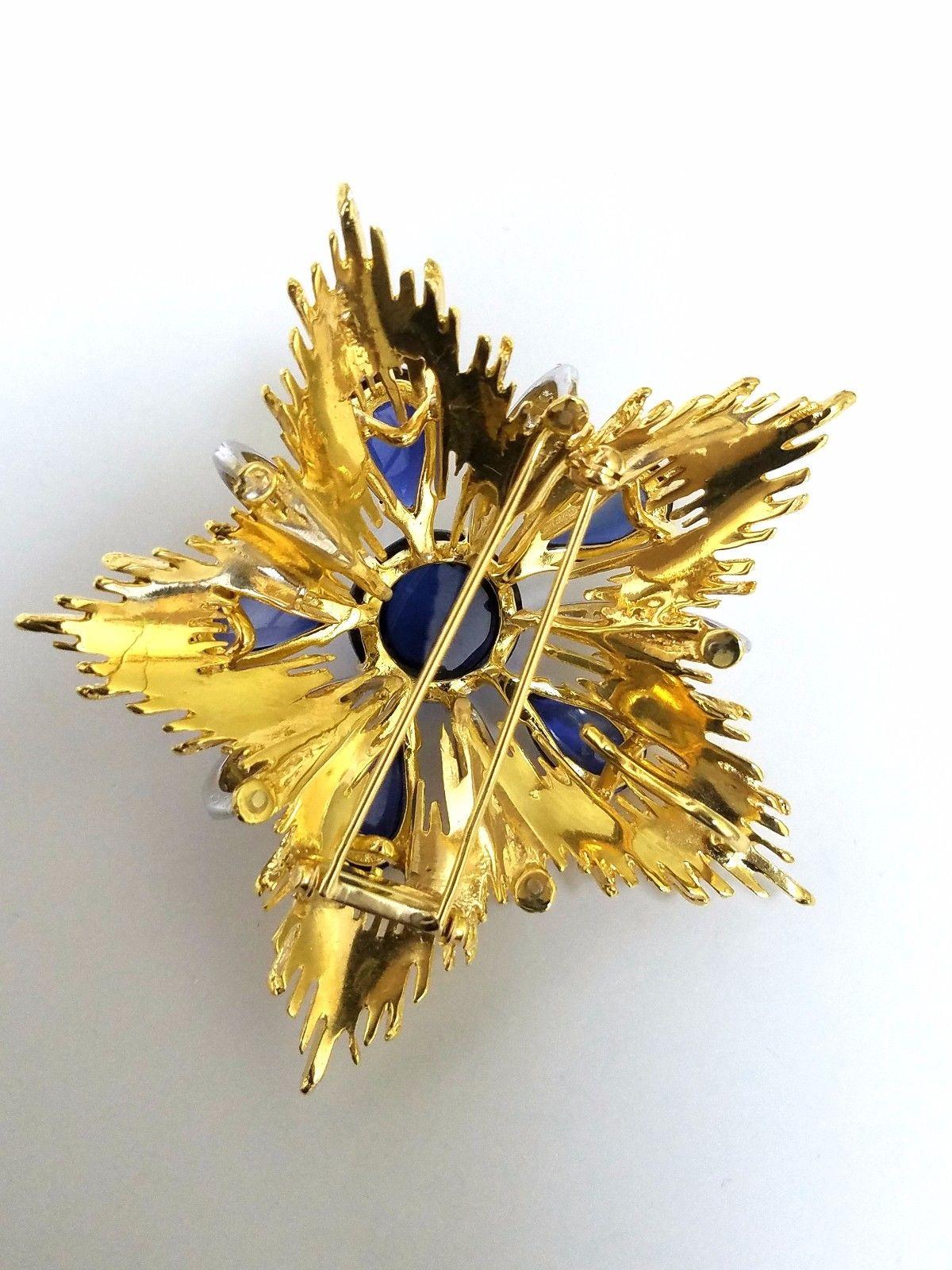 Round Cut 18 Karat 40 Carat Royal Medallion Brooch Pin Pendant Pearl Enhancer Ascot Knot For Sale