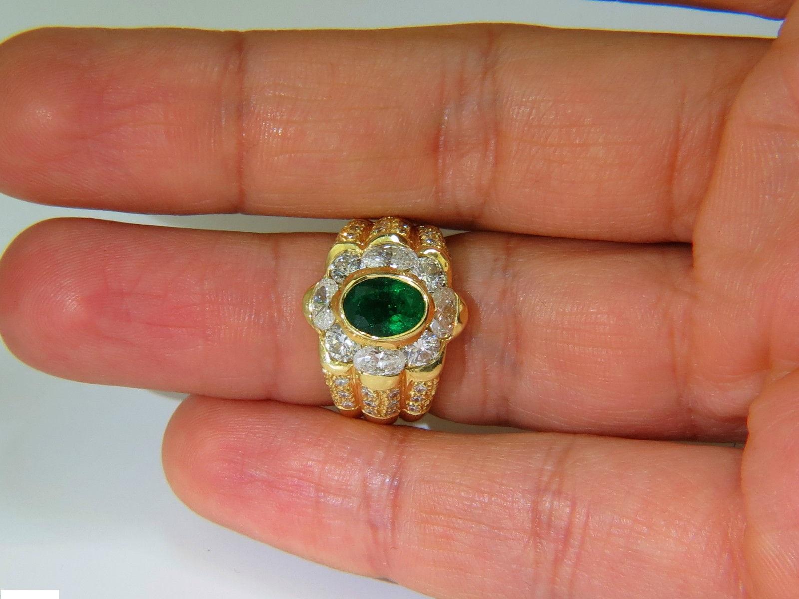 18 Karat 4,00 Karat natürlicher Smaragd-Diamant-Ring mit individuellem Detail und A+ Cocktail im Angebot 7