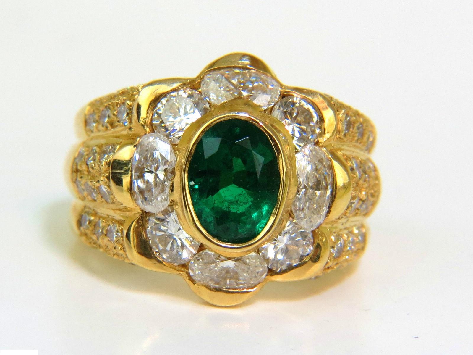 18 Karat 4,00 Karat natürlicher Smaragd-Diamant-Ring mit individuellem Detail und A+ Cocktail (Marquiseschliff) im Angebot