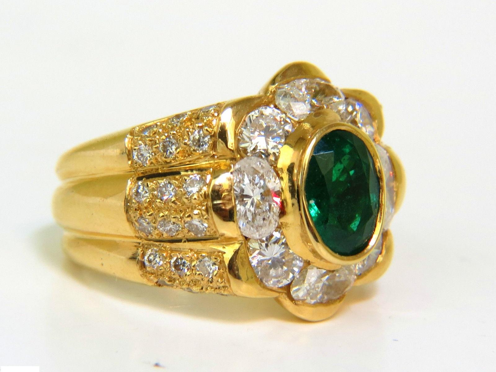 18 Karat 4,00 Karat natürlicher Smaragd-Diamant-Ring mit individuellem Detail und A+ Cocktail im Zustand „Neu“ im Angebot in New York, NY