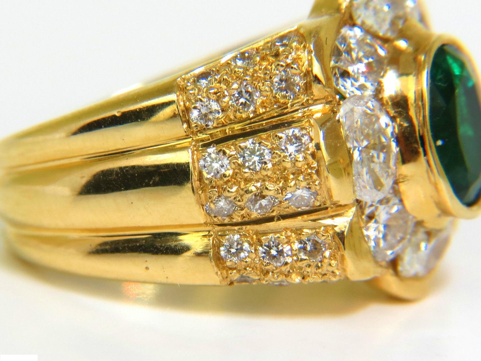 18 Karat 4,00 Karat natürlicher Smaragd-Diamant-Ring mit individuellem Detail und A+ Cocktail für Damen oder Herren im Angebot