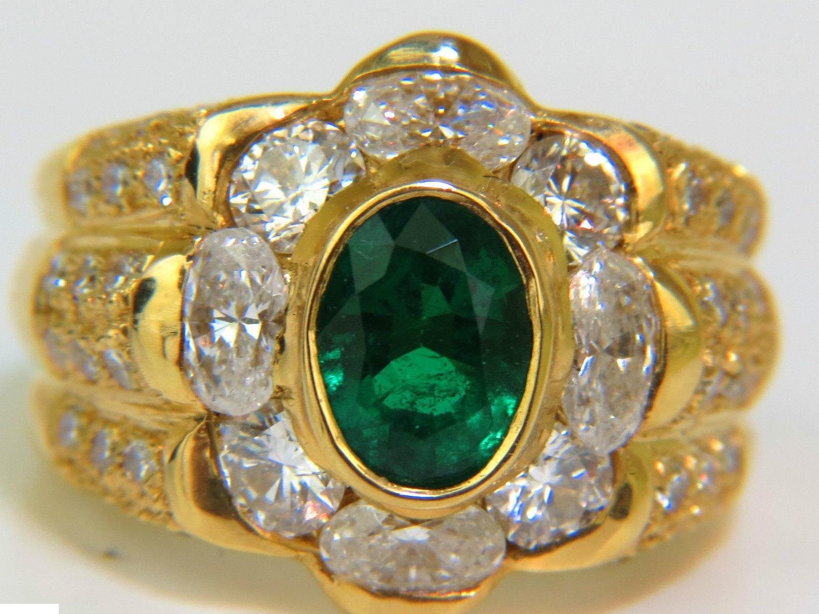 18 Karat 4,00 Karat natürlicher Smaragd-Diamant-Ring mit individuellem Detail und A+ Cocktail im Angebot 3