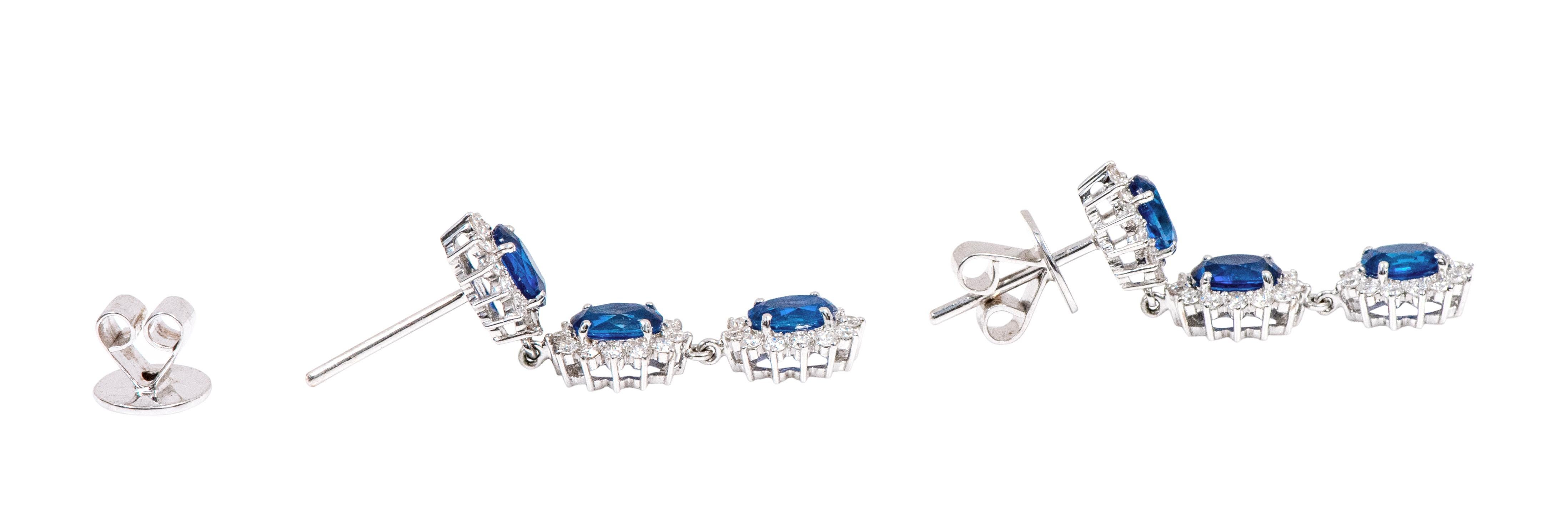 18 Karat 4.13 Carat Sapphire and Diamond Cluster Drop Earrings In New Condition For Sale In Jaipur, IN