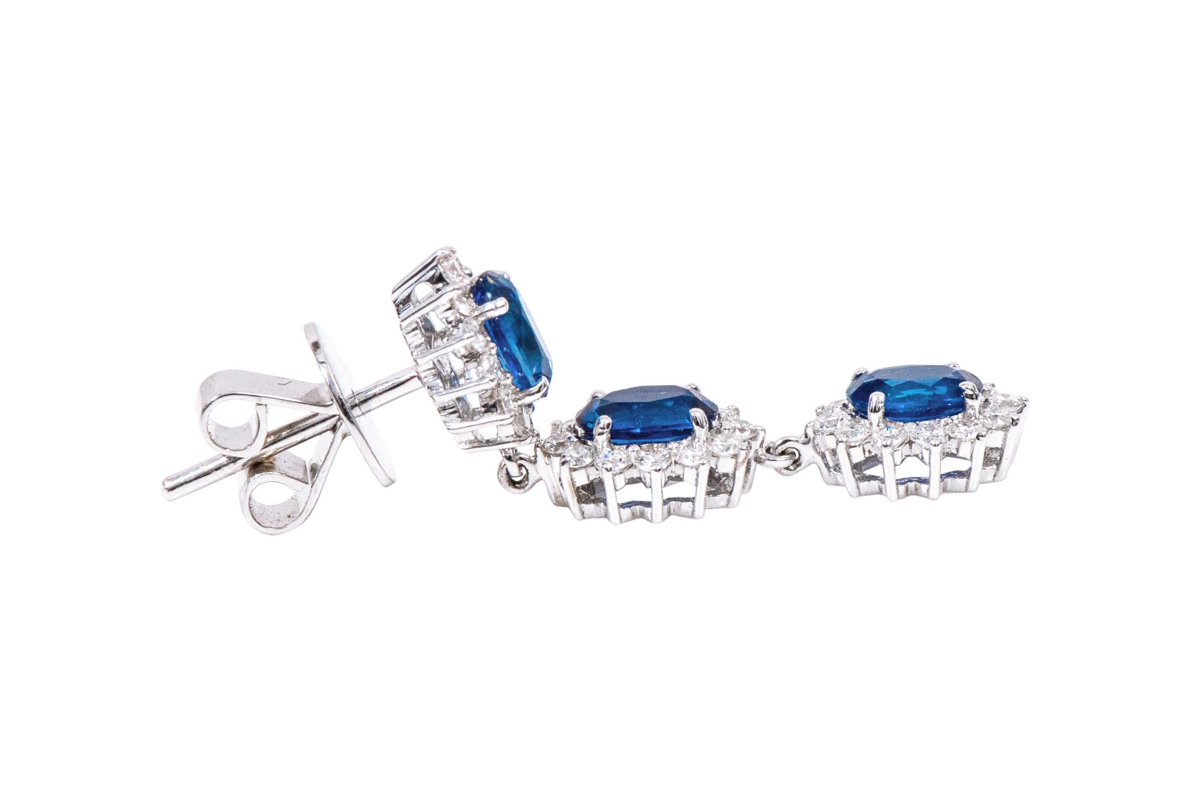 18 Karat 4.13 Carat Sapphire and Diamond Cluster Drop Earrings For Sale 1