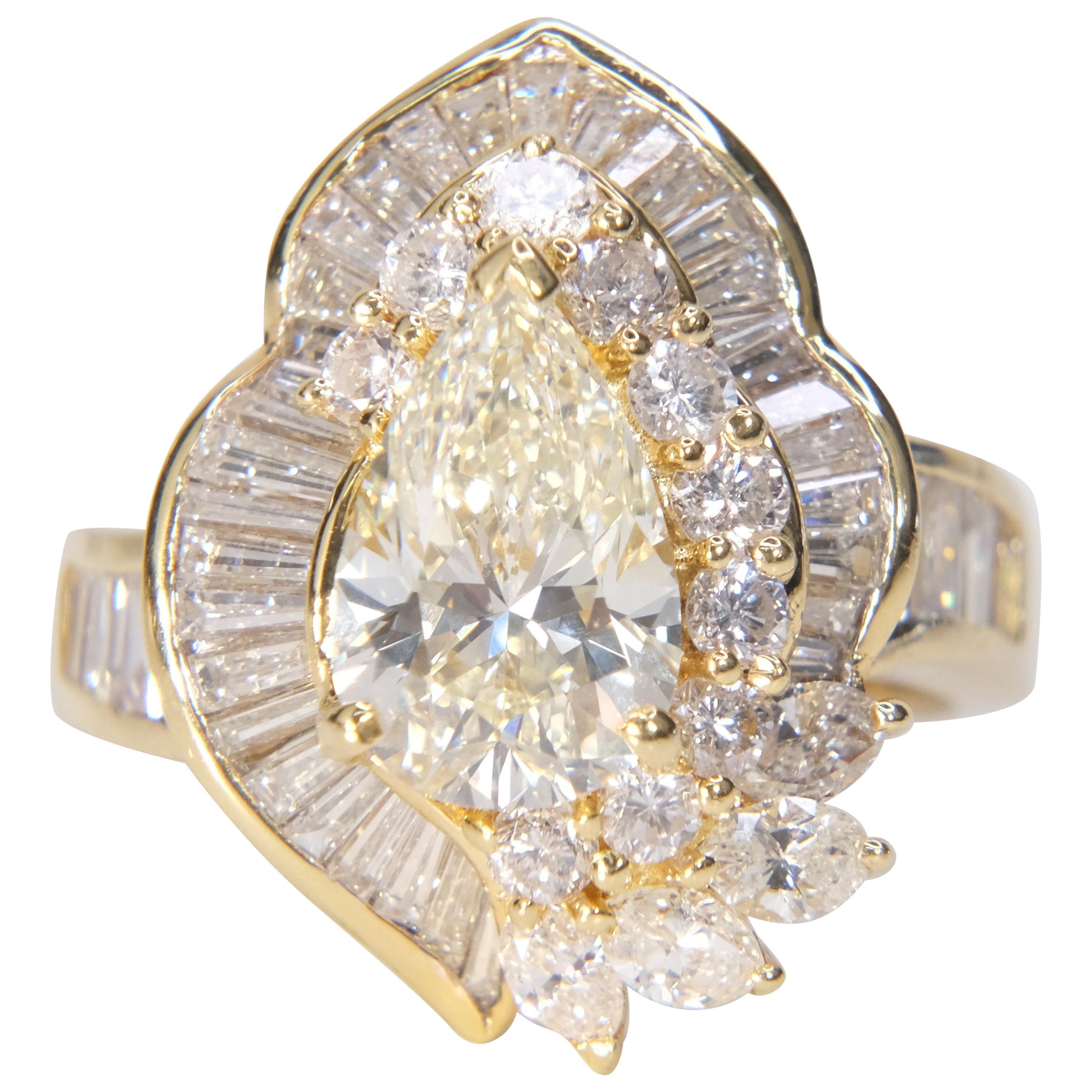 18 Karat 4.34 Carat 'Multi-layered' Diamond Ring For Sale