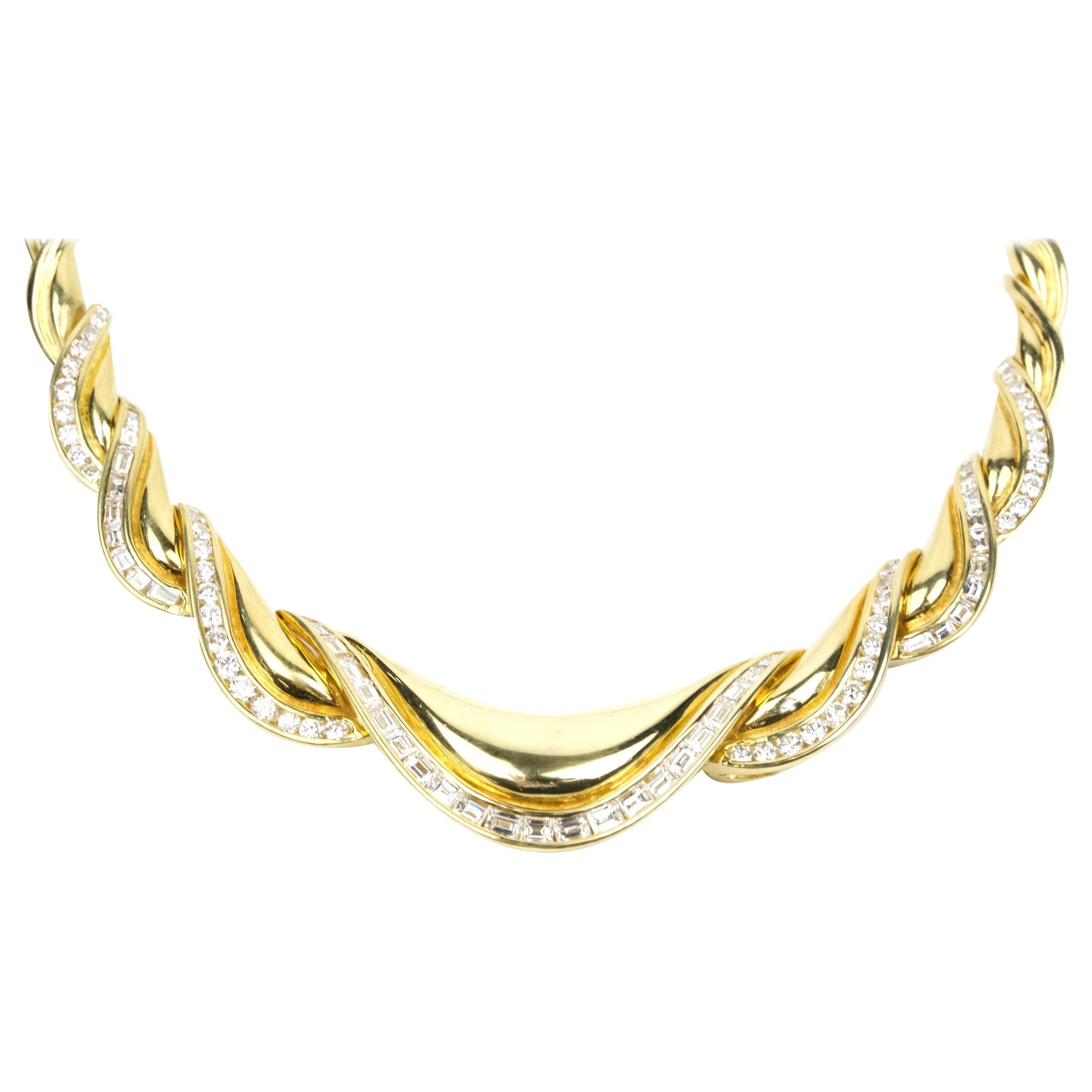 18 Karat 4.35 Carat Diamond Graduated Drape Necklace For Sale
