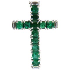 18 Karat 4.66 Carat Natural Emerald Diamonds Cross Pendant Necklace