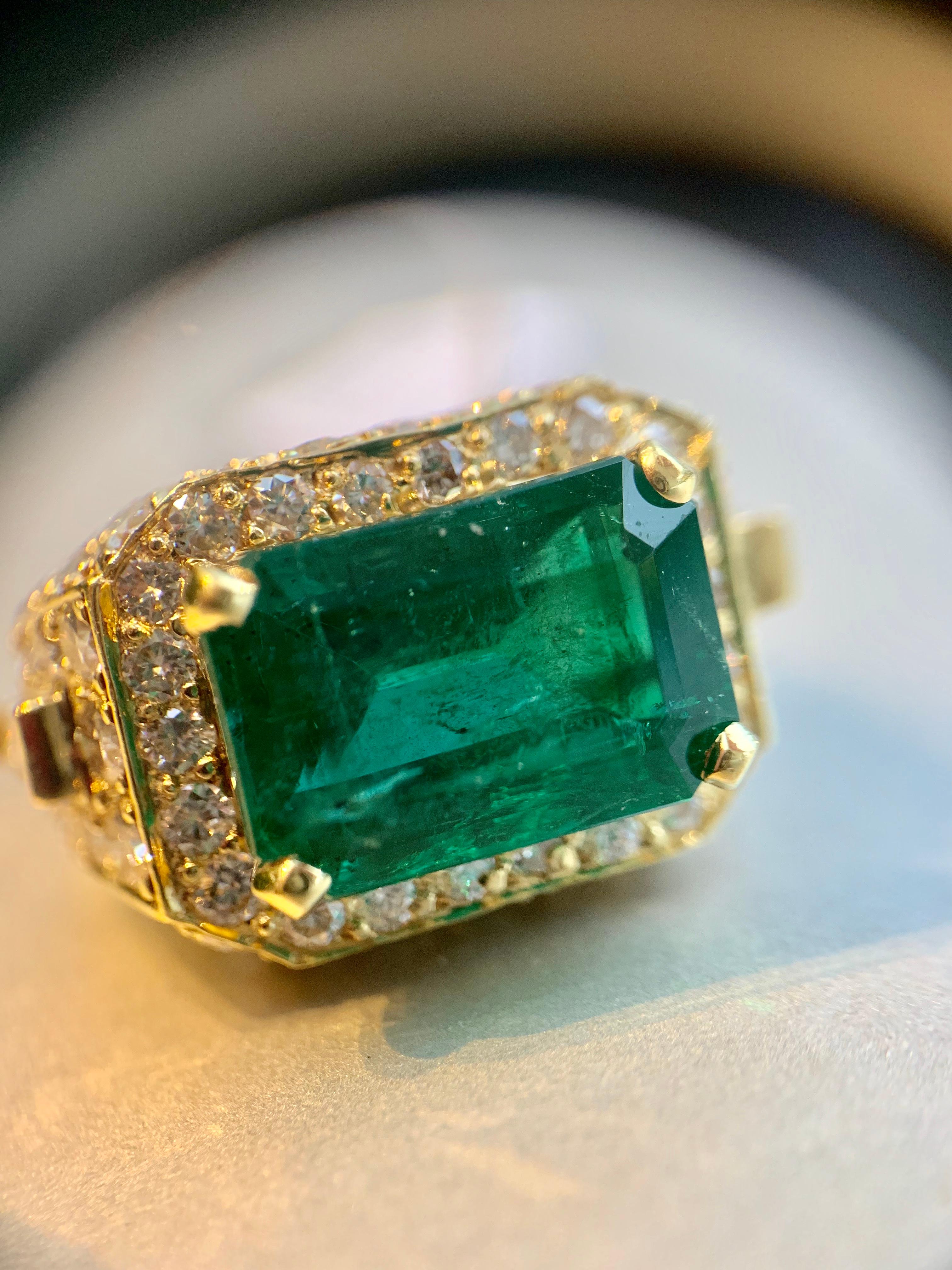 18 Karat 5.87 Carat Emerald and Diamond Cocktail Ring For Sale 9