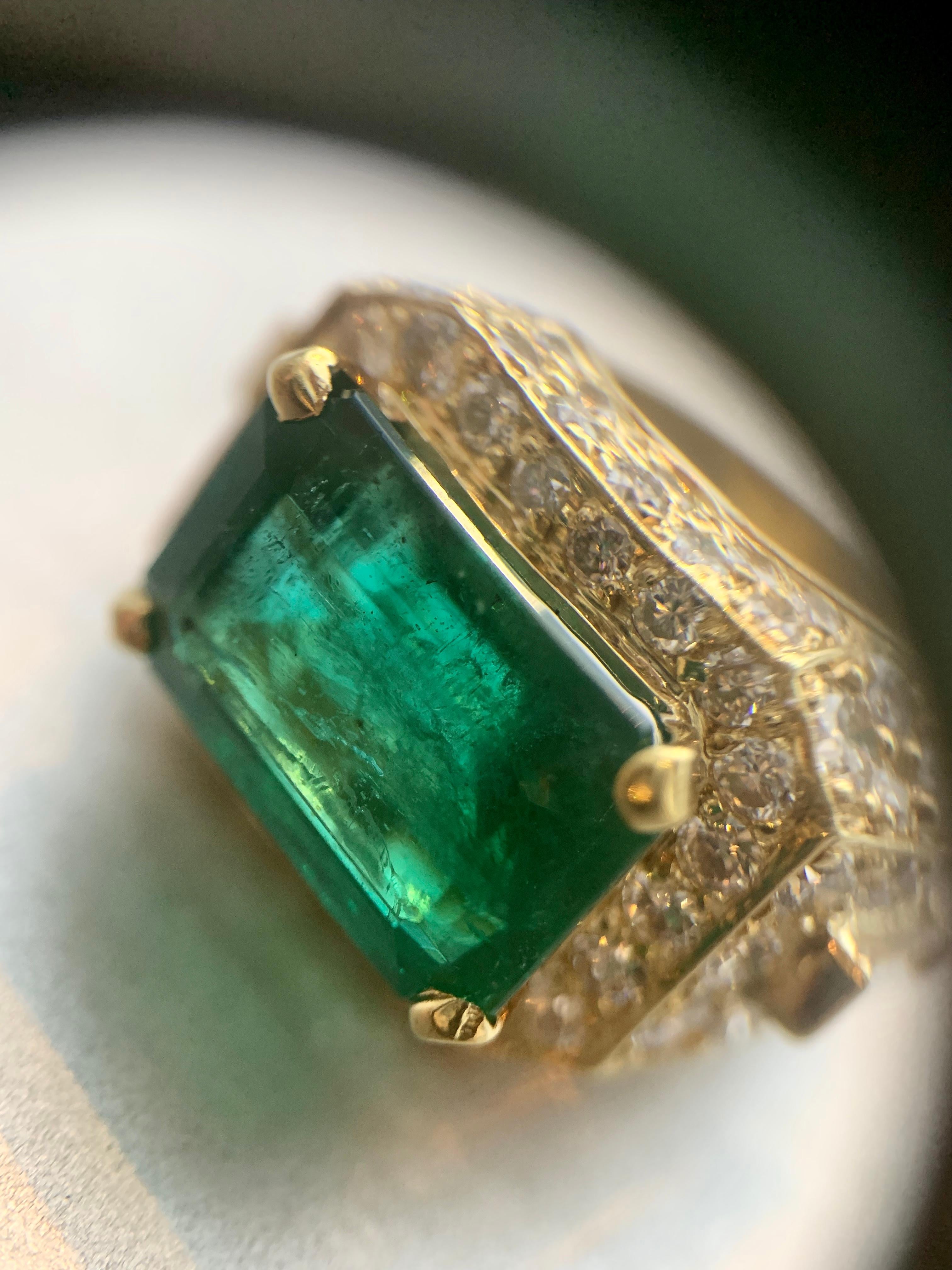 18 Karat 5.87 Carat Emerald and Diamond Cocktail Ring For Sale 10