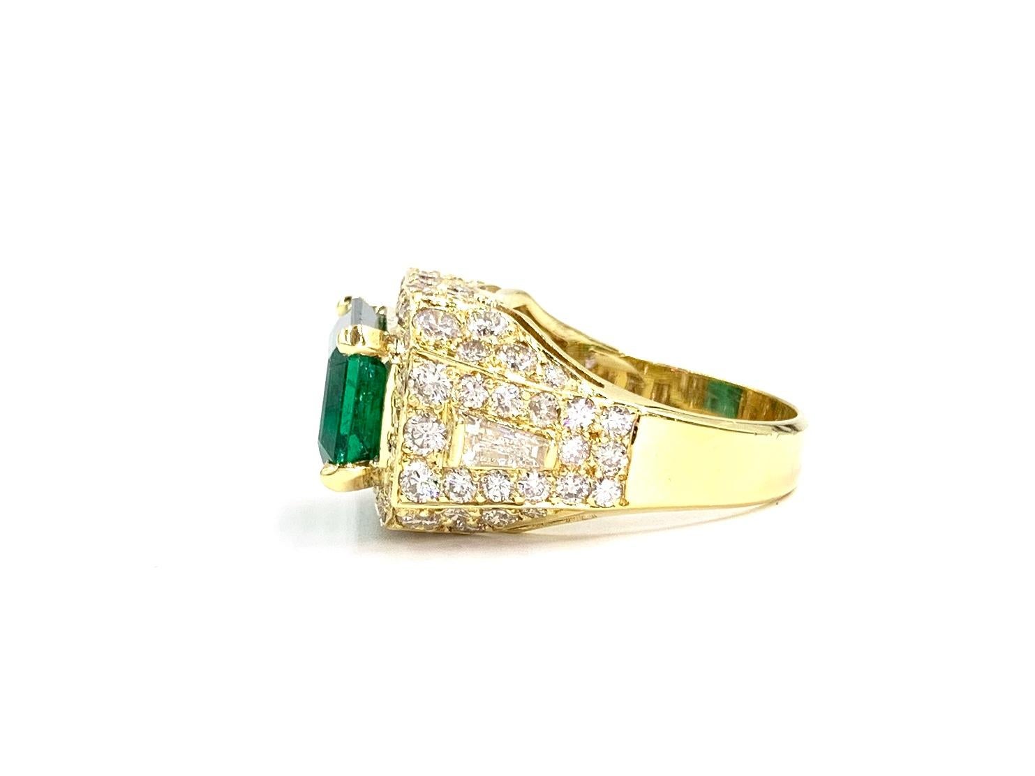 18 Karat 5.87 Carat Emerald and Diamond Cocktail Ring For Sale 3