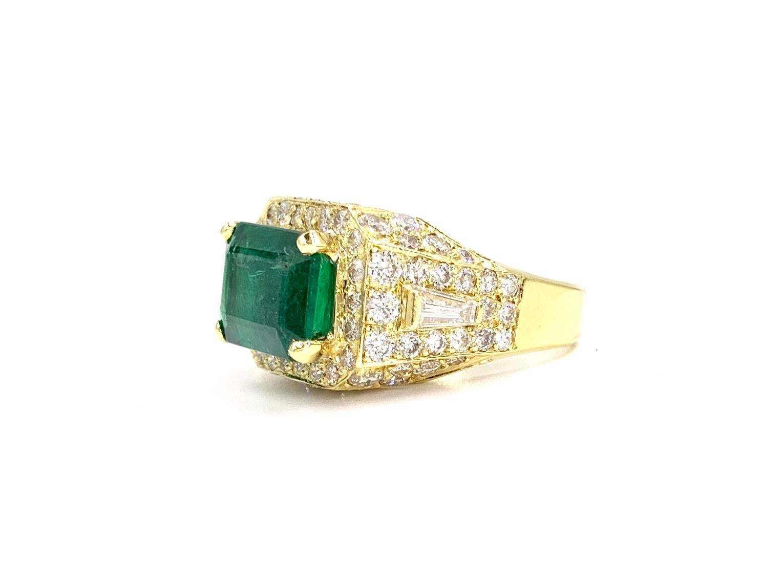 18 Karat 5.87 Carat Emerald and Diamond Cocktail Ring For Sale 4