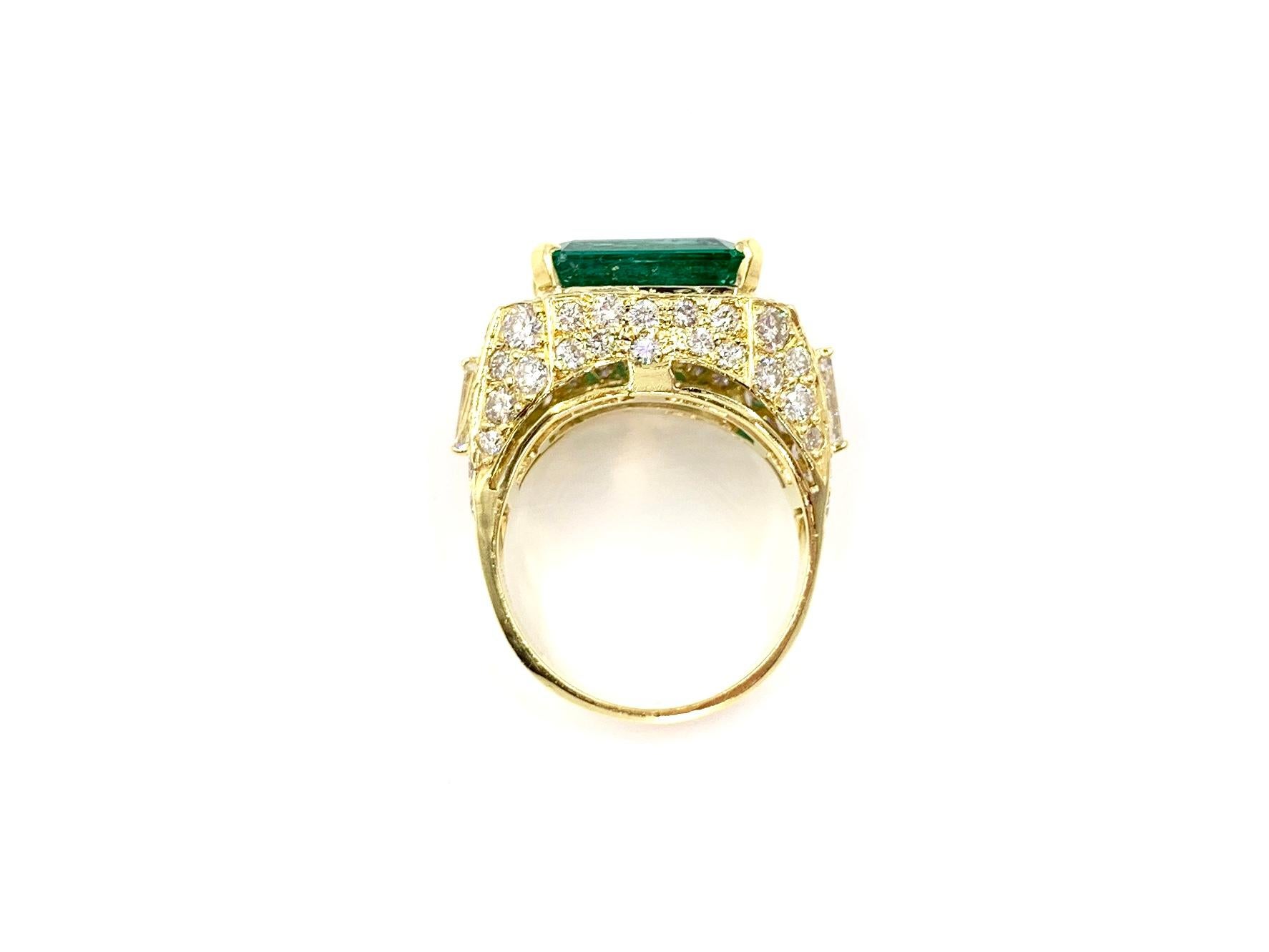 18 Karat 5.87 Carat Emerald and Diamond Cocktail Ring For Sale 2