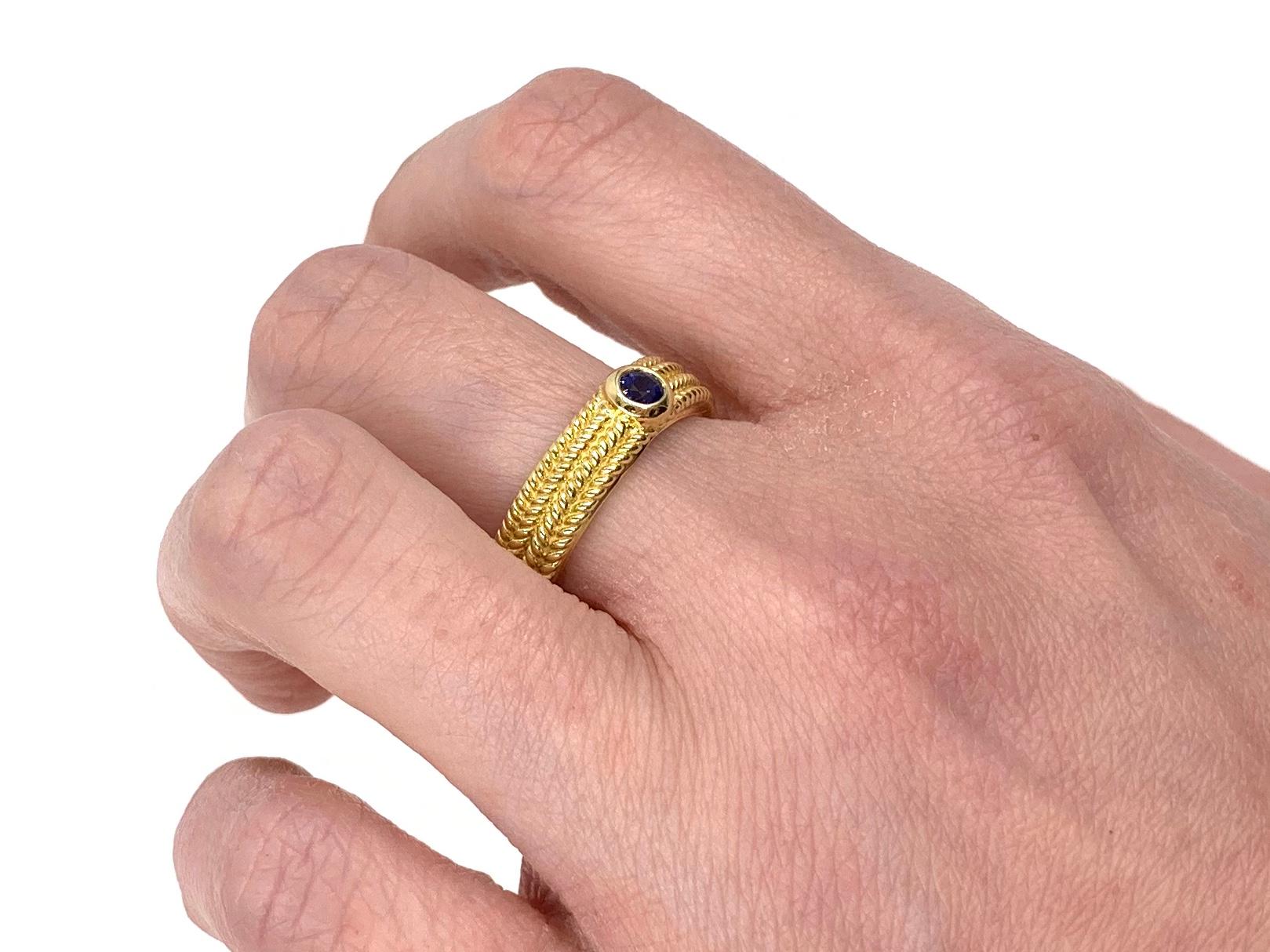 18 Karat Beaded Design Blue Sapphire Ring For Sale 3