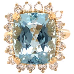 18 Karat 6.59 Carat Aquamarine and Diamond Halo Yellow Gold