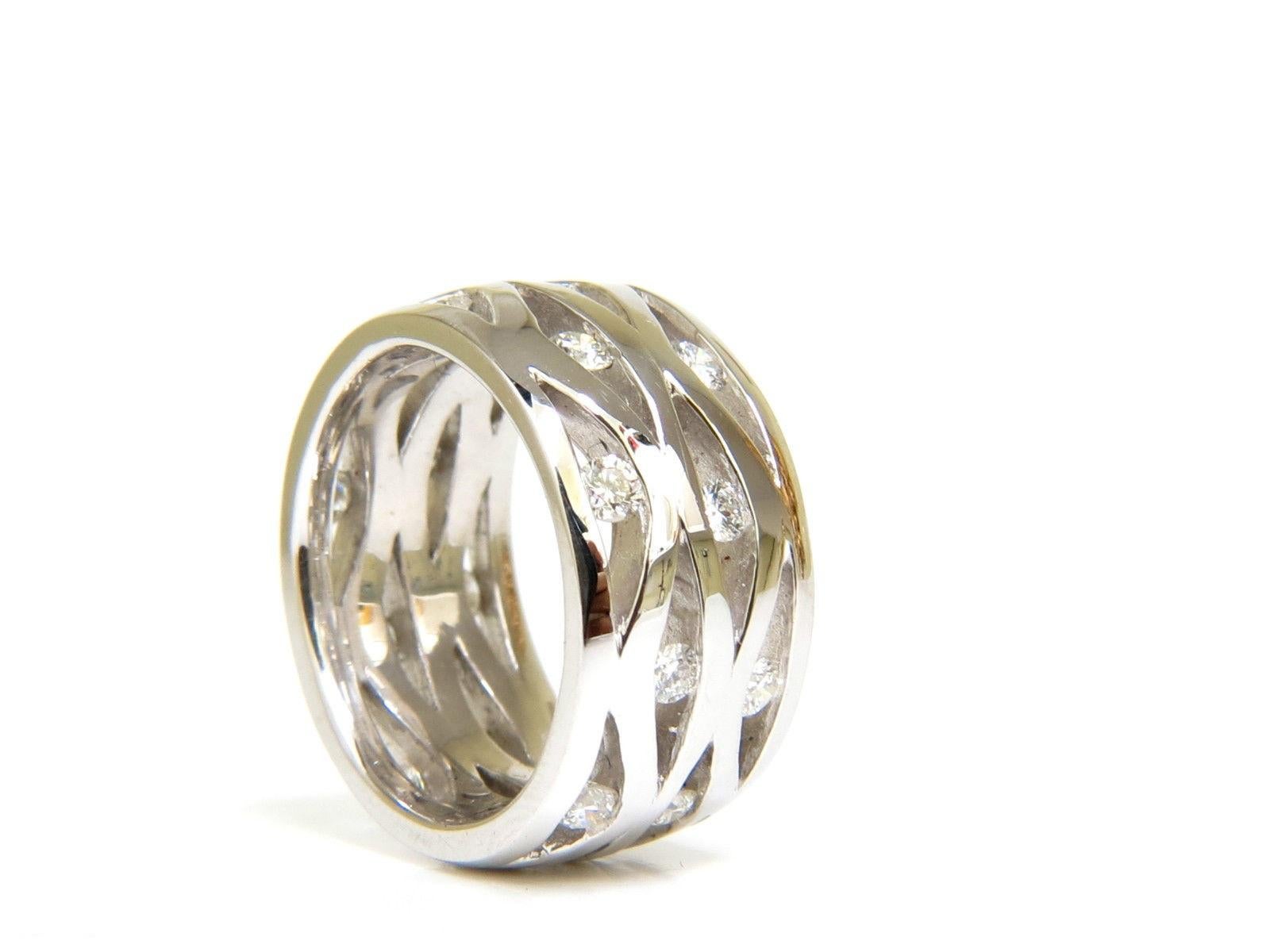 Bracelet large en or 18 carats avec diamants 0,75 carat en forme de vague en 3D en vente 3