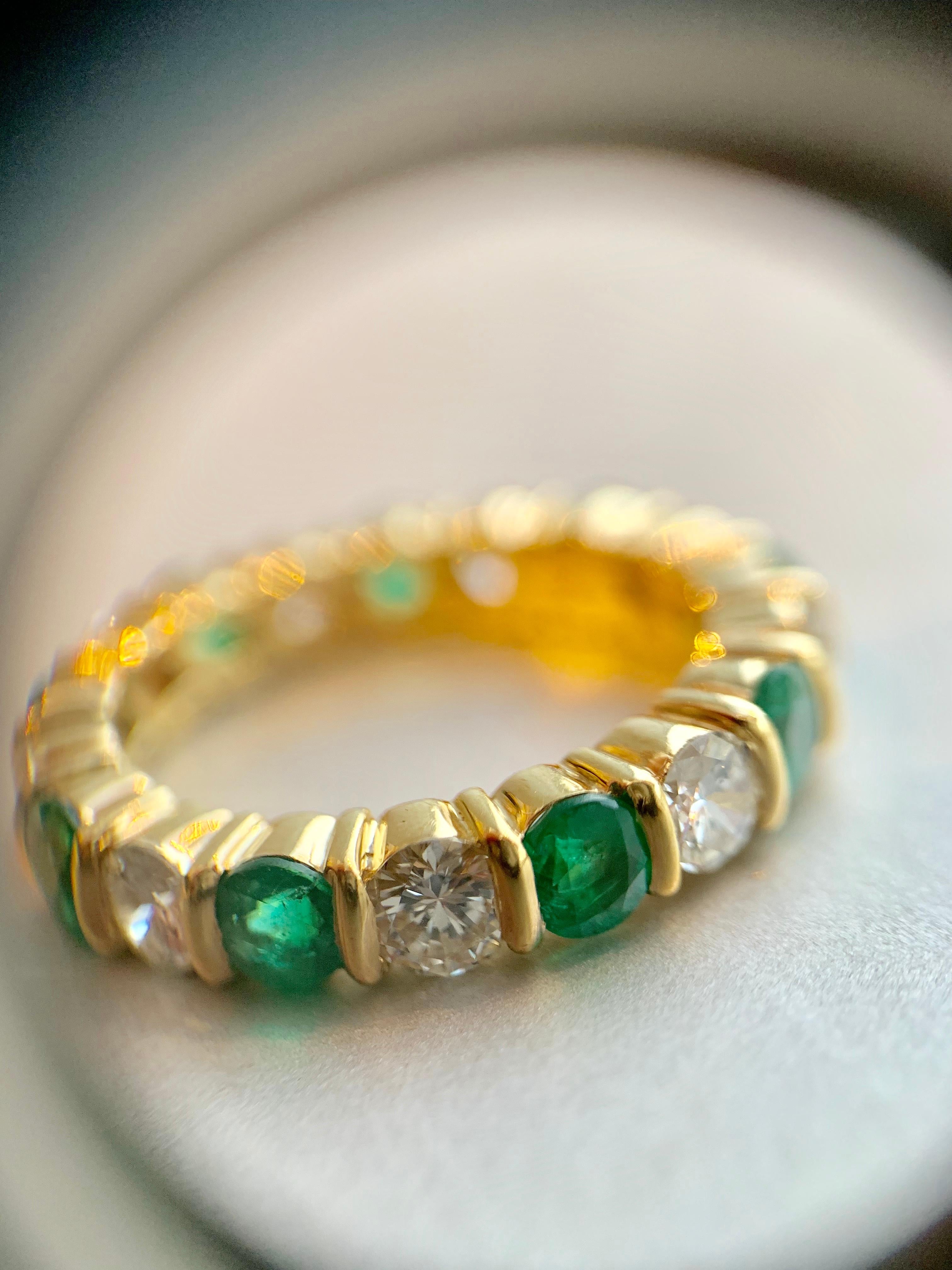 18 Karat Alternating Emerald and Diamond Eternity Band 2