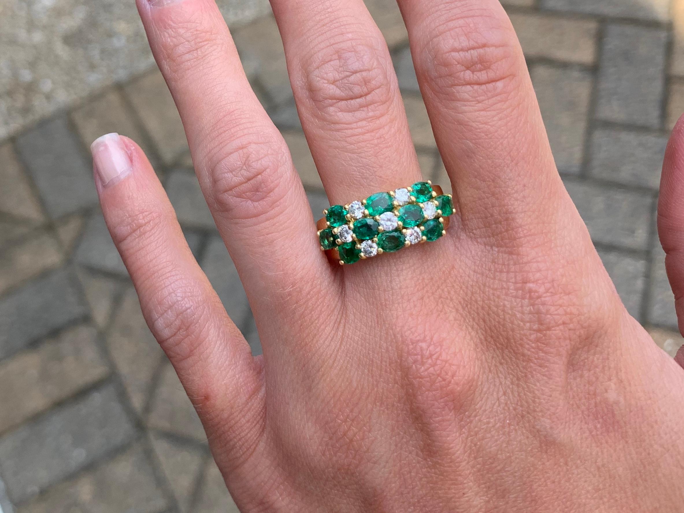 18 Karat Alternating Emerald and Diamond Wide Ring For Sale 3