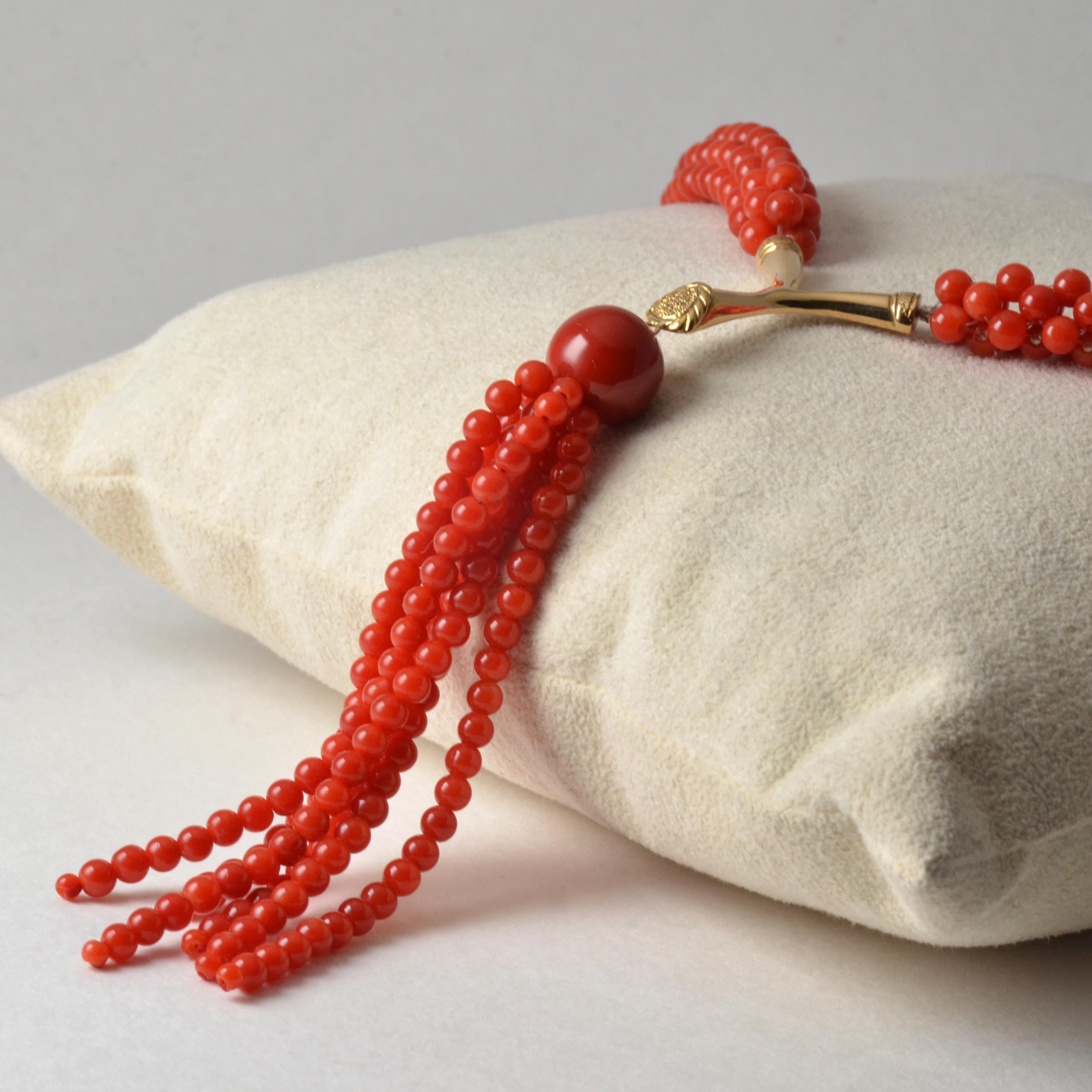 18 and 14 Karat Yellow Gold Red Coral Tassel Necklace In Excellent Condition For Sale In Tokyo, JP