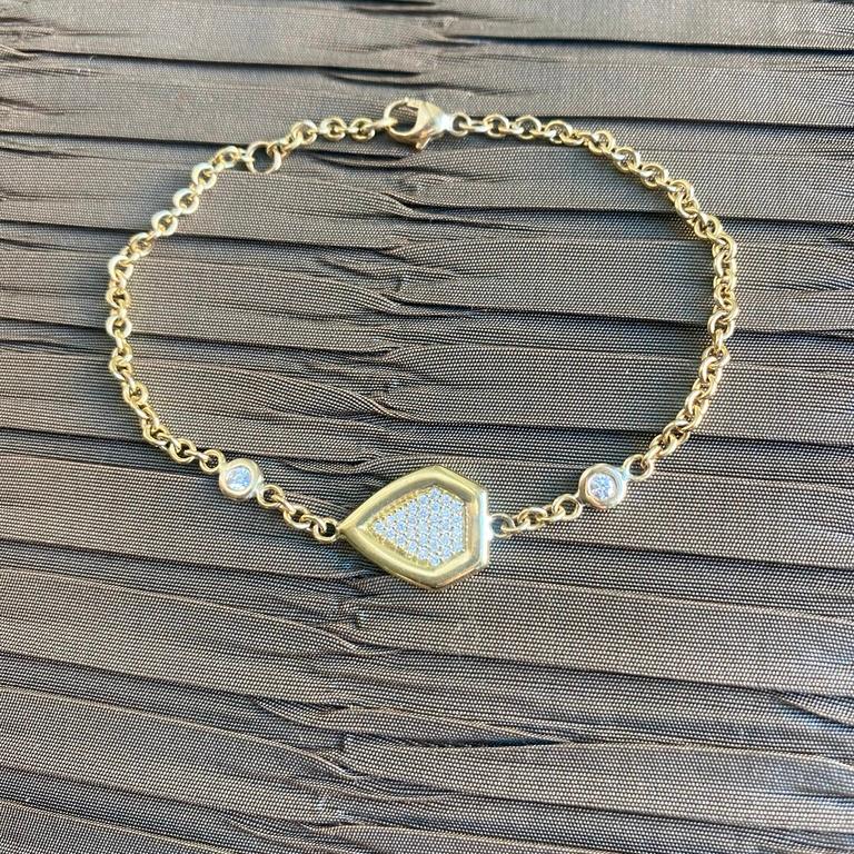 Contemporary 18 Karat and Diamond Pave Shield Chain Bracelet For Sale