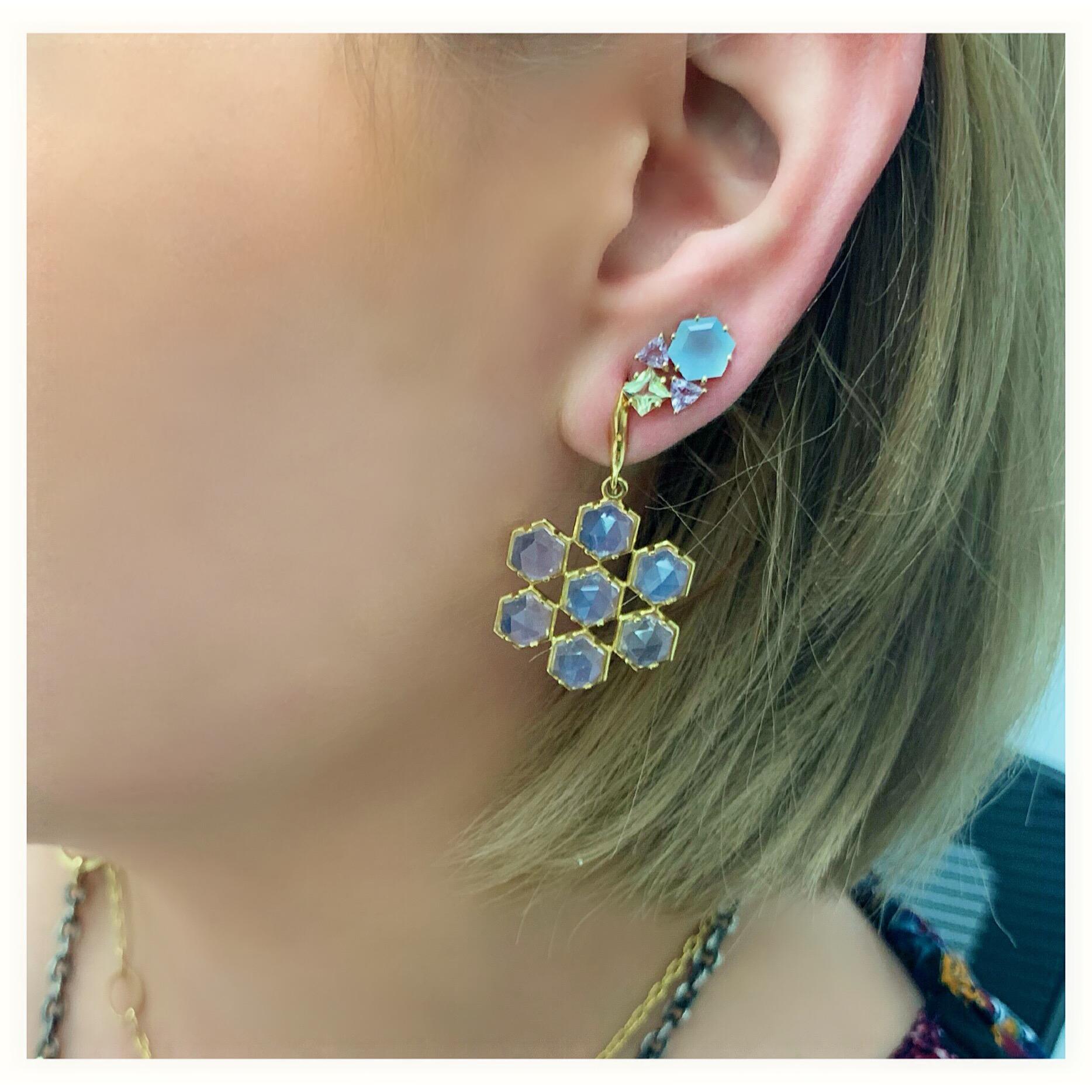 Rose cut Lavender Moonstones are luminous when set in this classical geometric pattern.  The large drop hangs off of a graceful sculptural ear wire.
Materials: 18 Karat Gold, 5mm Rose Cut Lavender Moonstones
38mm x 28mm