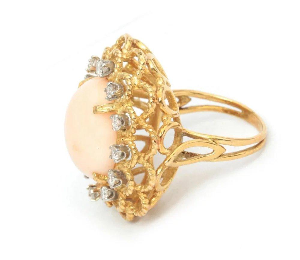 18 Karat Angel Skin Pink Coral Diamond Cocktail Ring In Excellent Condition For Sale In Shaker Heights, OH