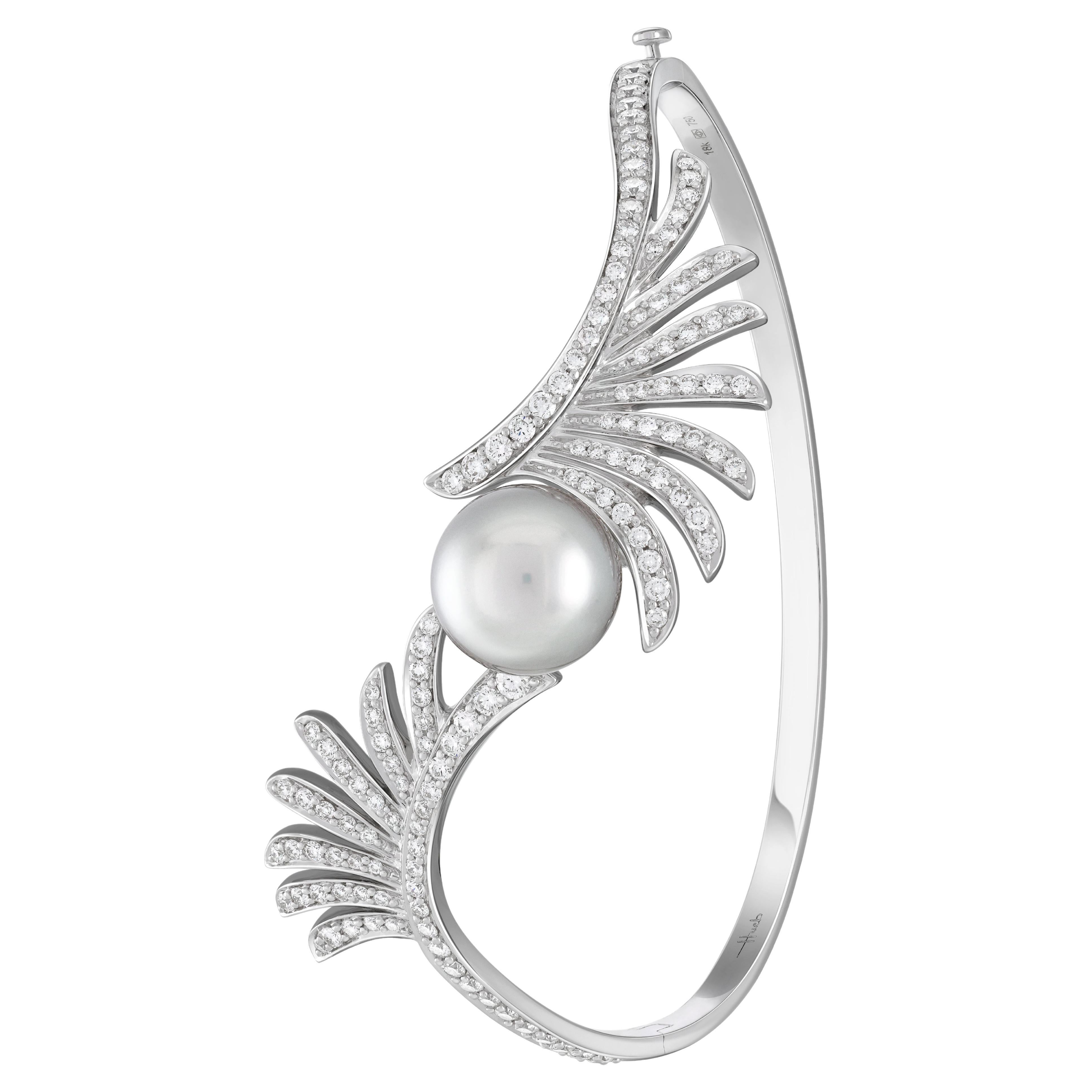 18 Karat Apus White Gold Bracelet/Bangle with Vs-Gh Diamonds and White Pearl