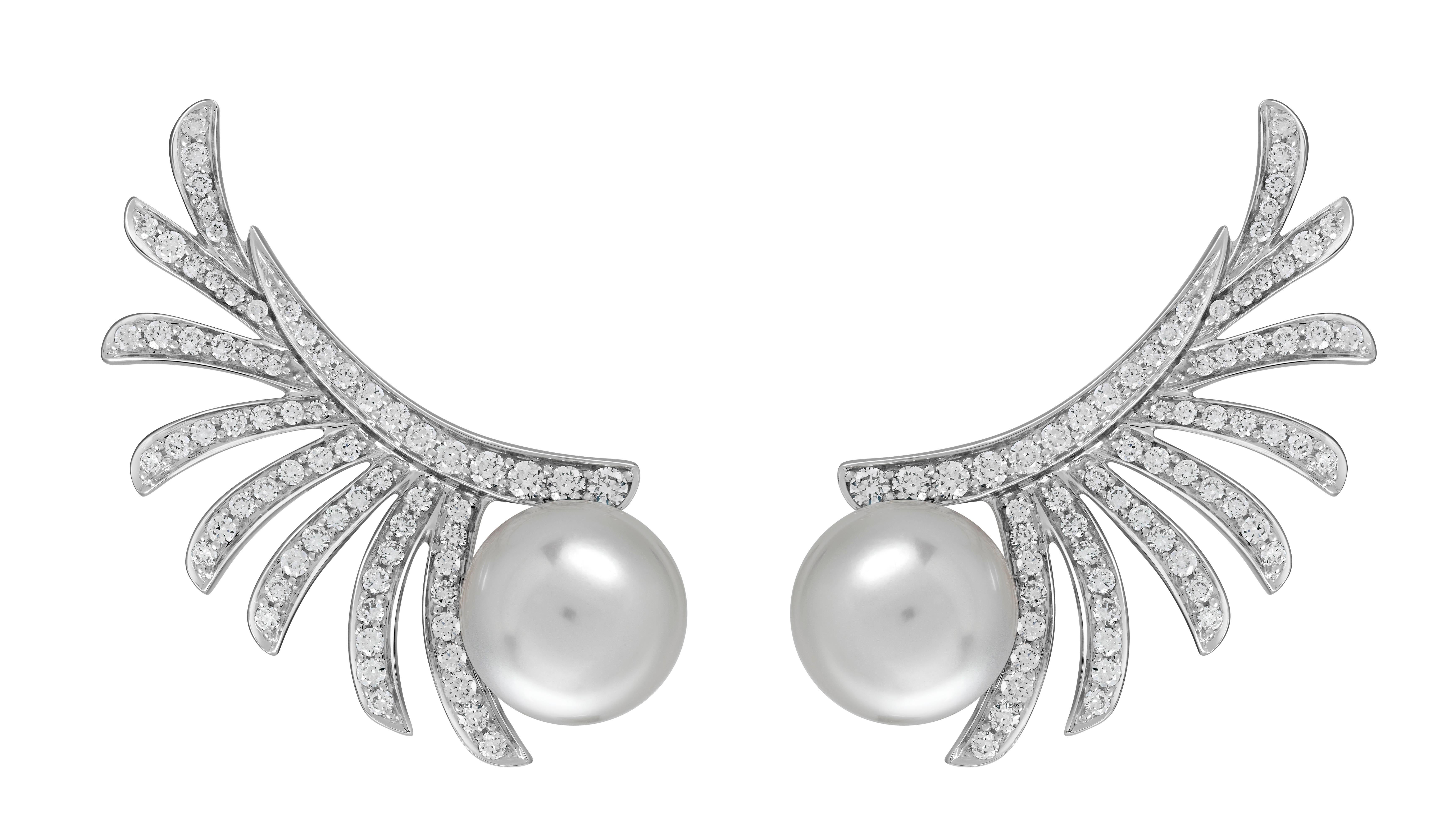 Contemporary 18 Karat Apus White Gold Earring with Vs-Gh Diamonds and White Pearl For Sale