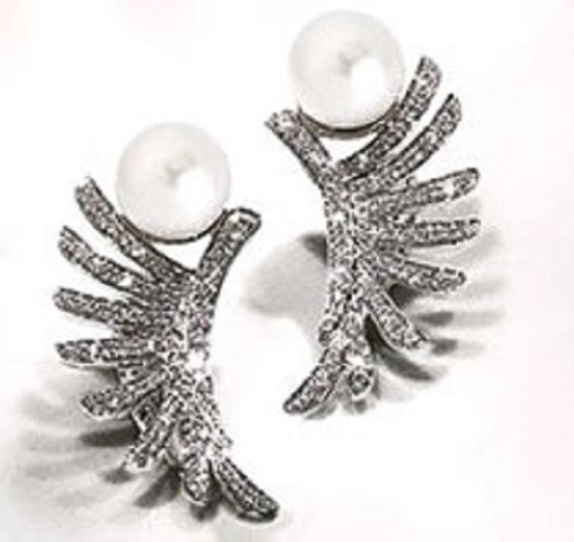 18 Karat Apus White Gold Earring with Vs-Gh Diamonds and White Pearl For Sale 2