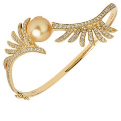 18 Karat Apus Yellow Gold Bracelet/Bangle with Vs-Gh Diamonds and Golden Colour