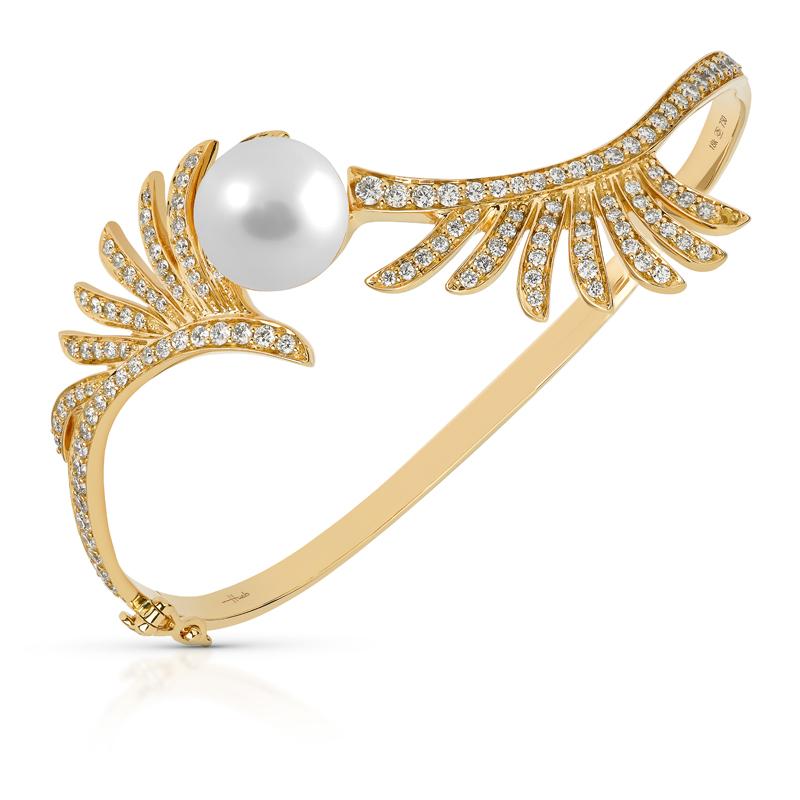 Contemporary 18 Karat Apus Yellow Gold Bracelet/bangle With Vs-Gh Diamonds And White Pearl For Sale