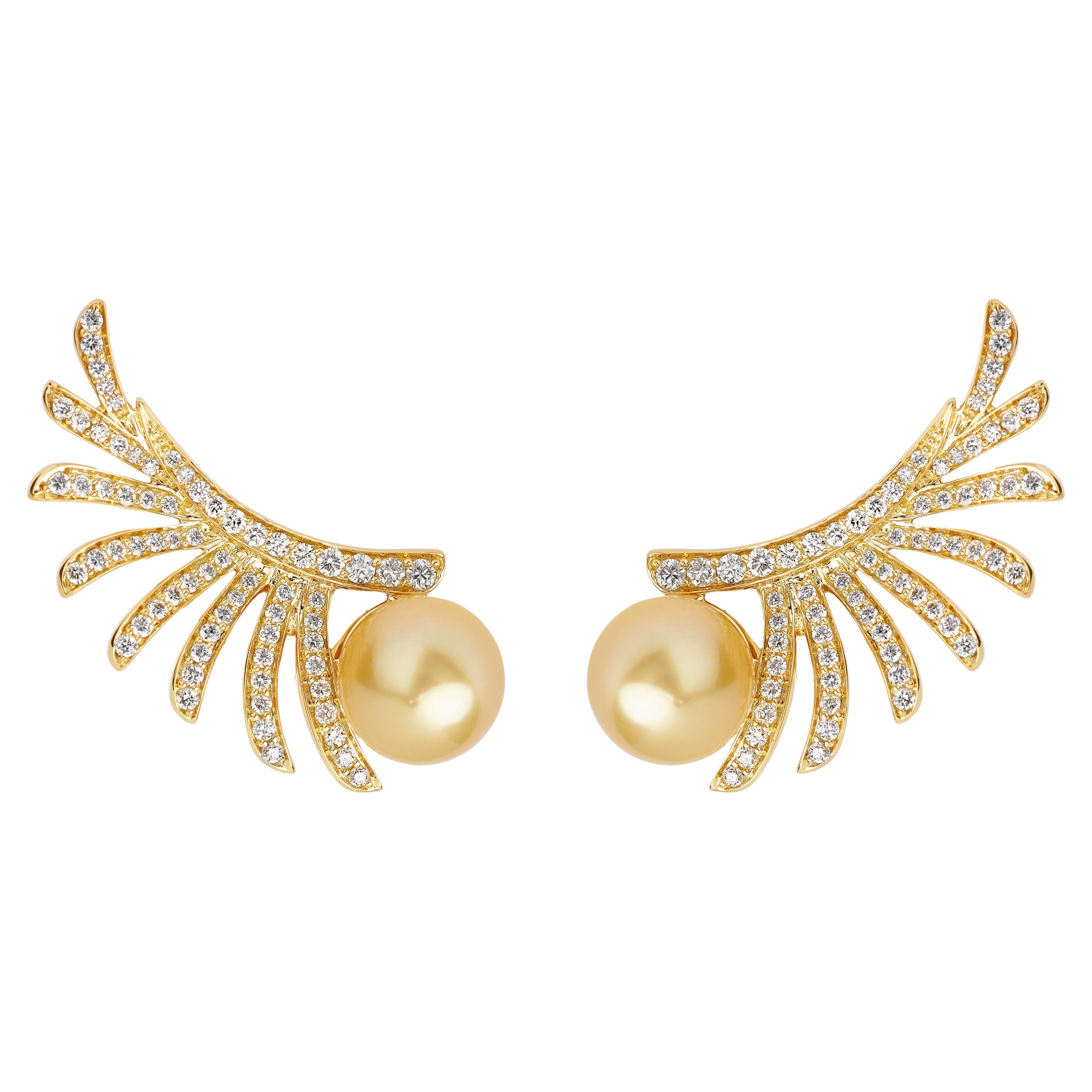 18 Karat Apus Yellow Gold Earring With Vs-Gh Diamonds And Golden Colour Pearl For Sale