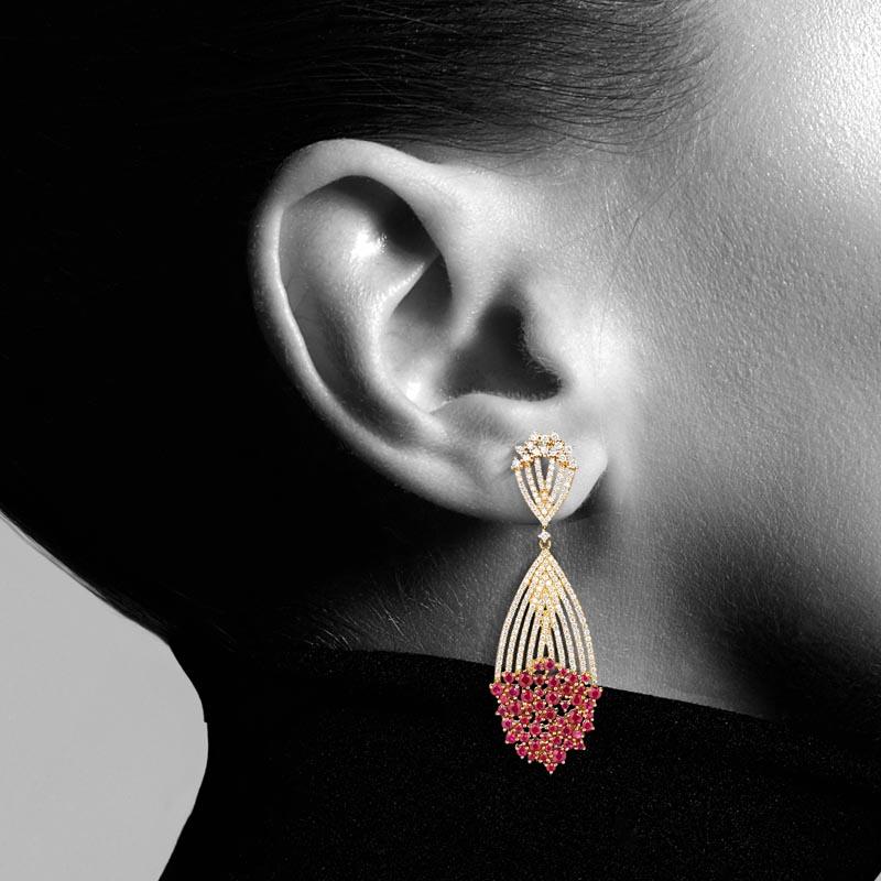 Contemporary 18 Karat Apus Yellow Gold Earring With Vs-Gh Diamonds And Red Ruby For Sale