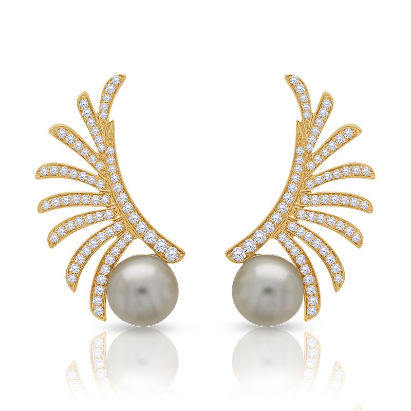 Brilliant Cut 18 Karat Apus Yellow Gold Earring with Vs-Gh Diamonds and White Pearl For Sale