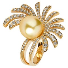 18 Karat Apus Yellow Gold Ring with Vs Gh Diamonds and Golden Colour Pearl