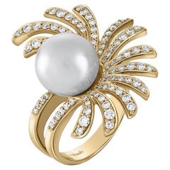 18 Karat Apus Yellow Gold Ring with Vs-Gh Diamonds and White Pearl