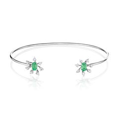 18 Karat Bestow White Gold Bracelet/bangle With Vs-Gh Diamonds And Green Emerald