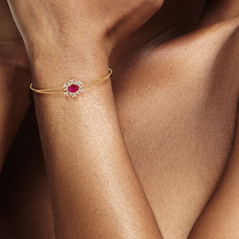 Contemporary 18 Karat Bestow Yellow Gold Bracelet/Bangle with Vs Gh Diamonds and Red Ruby For Sale