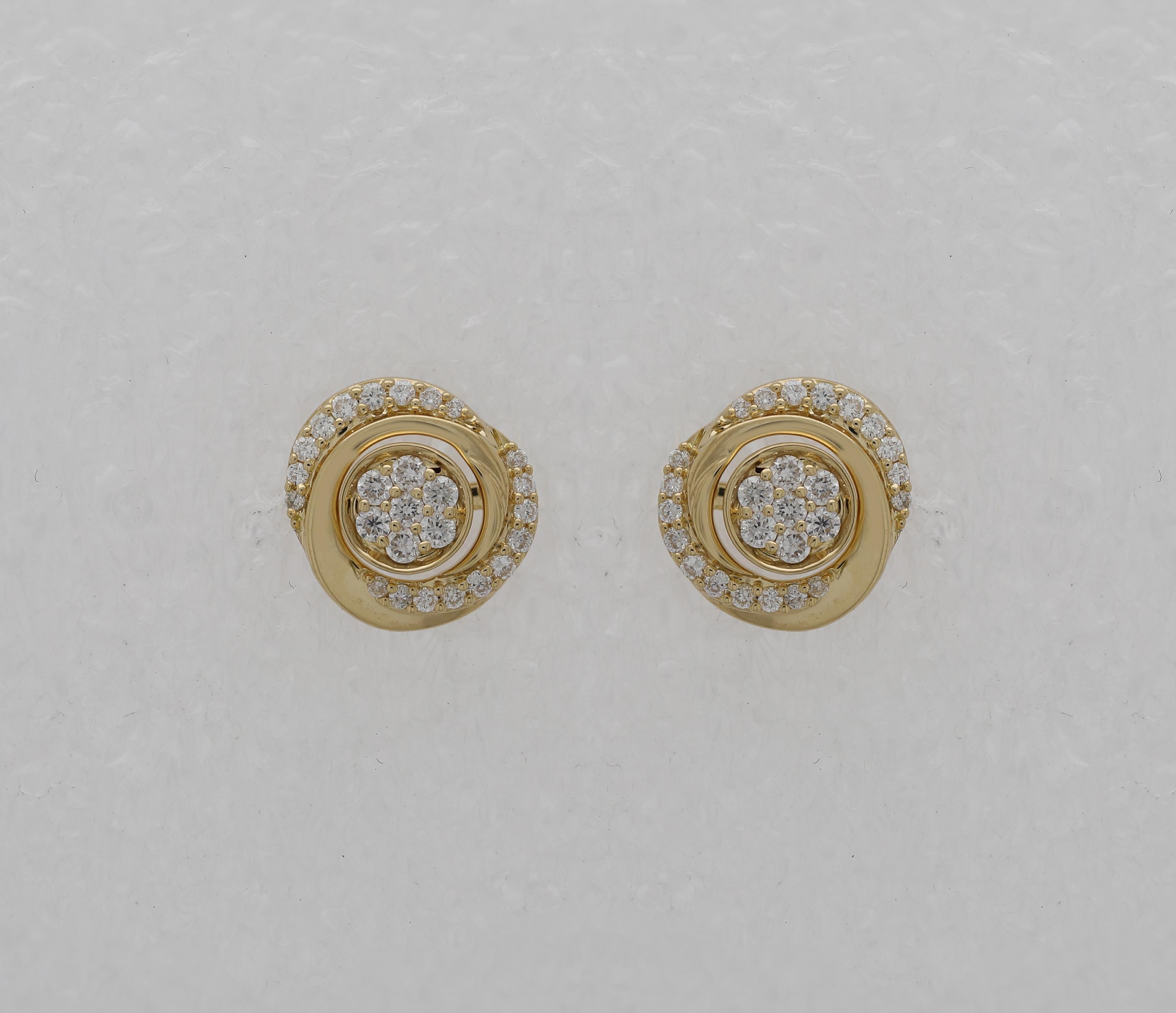 Contemporary 18 Karat Bestow Yellow Gold Earring with Vs Gh Diamonds For Sale