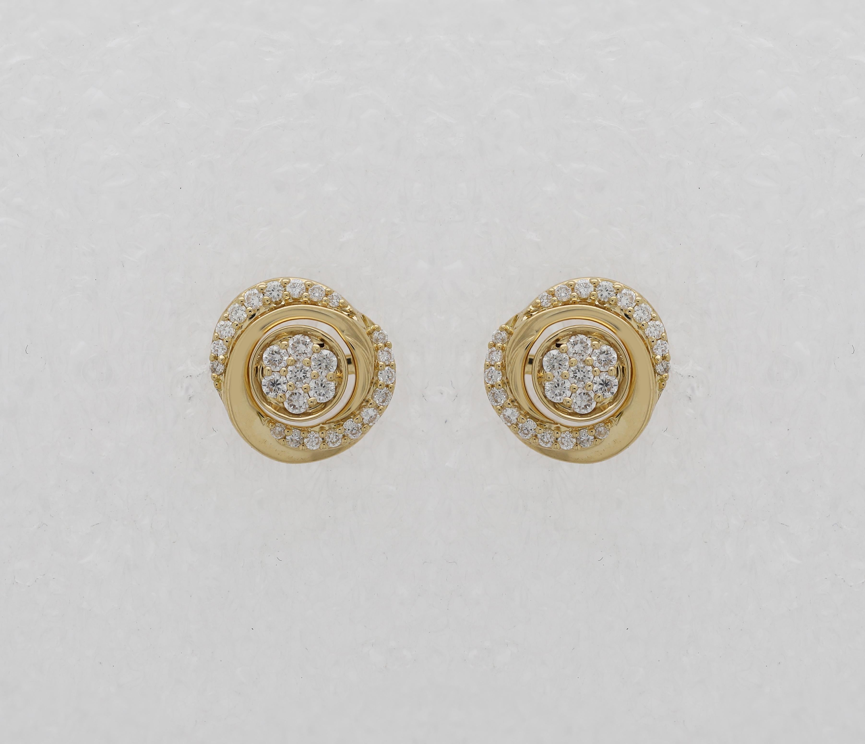 18 Karat Bestow Yellow Gold Earring with Vs Gh Diamonds For Sale 2