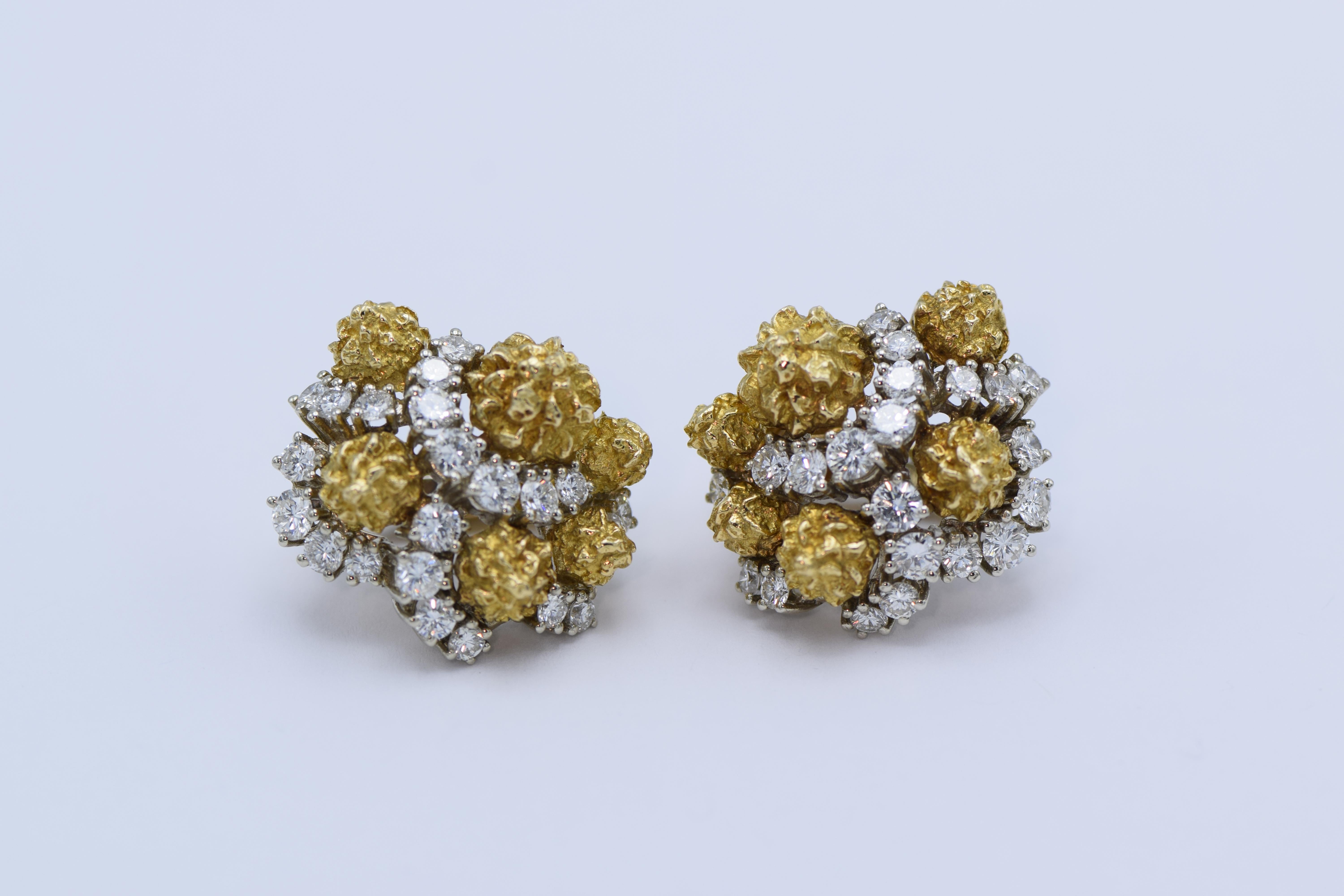 Consisting of a cluster of textured yellow gold sphere shapes bisected with curved bands containing 42 round brilliant cut diamonds weighing approximately 2.75 carats total (F/G/Hcolor VS1-VS2 clarity)
Stamp: (750 hallmark). 
15.60 dwts. 