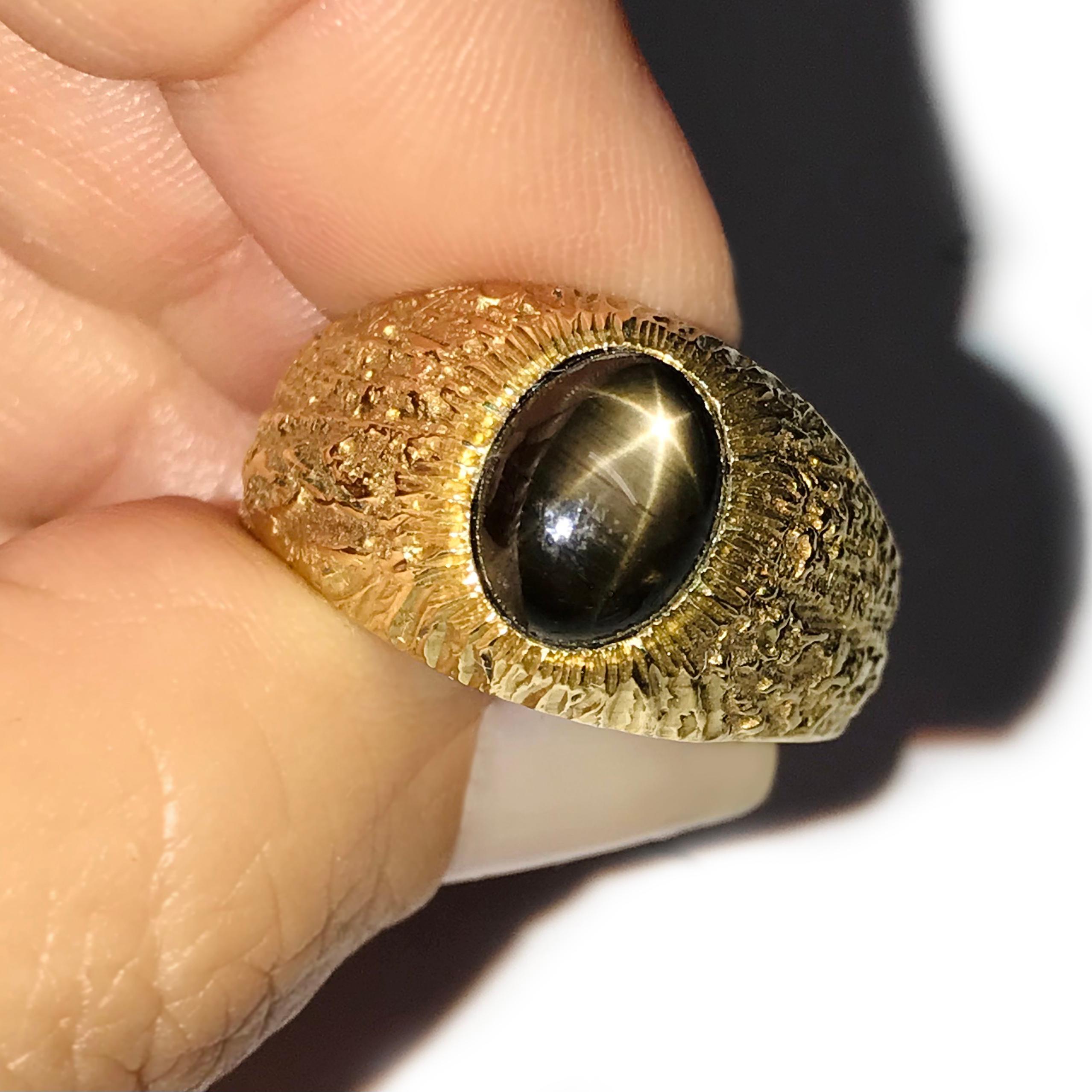 Women's or Men's 18 Karat Black Star Sapphire Ring