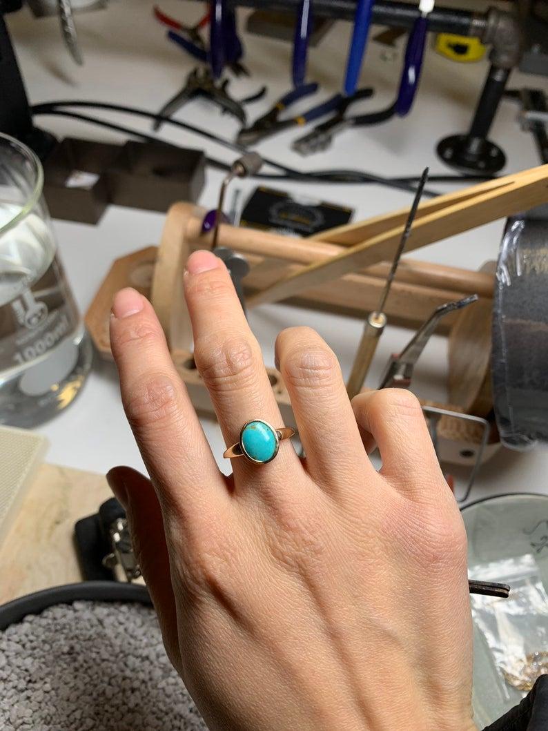 Contemporary 18 Karat Blue Turquoise Oval Cocktail Ring For Sale